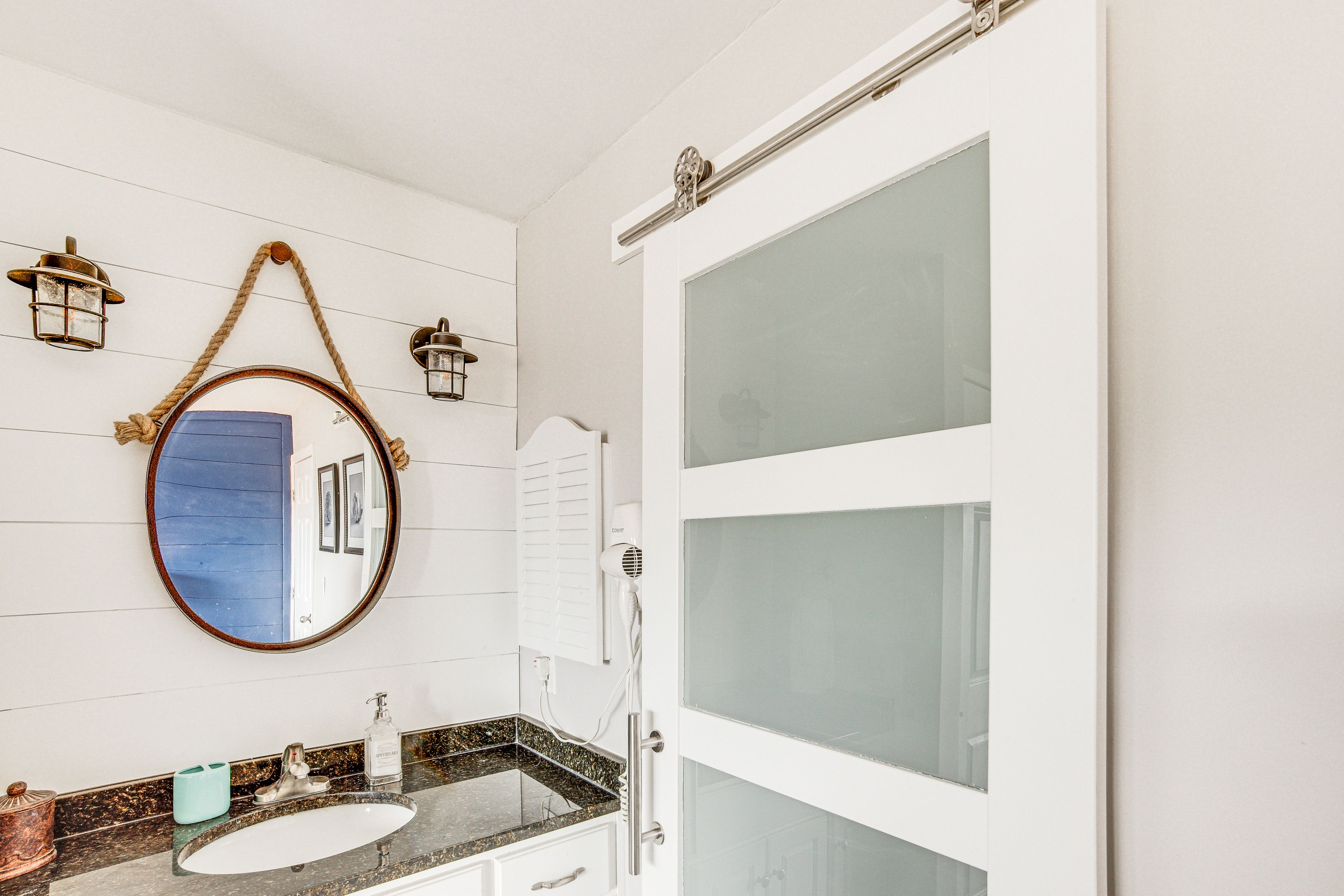 Half Bathroom | Main Level | Towels Provided