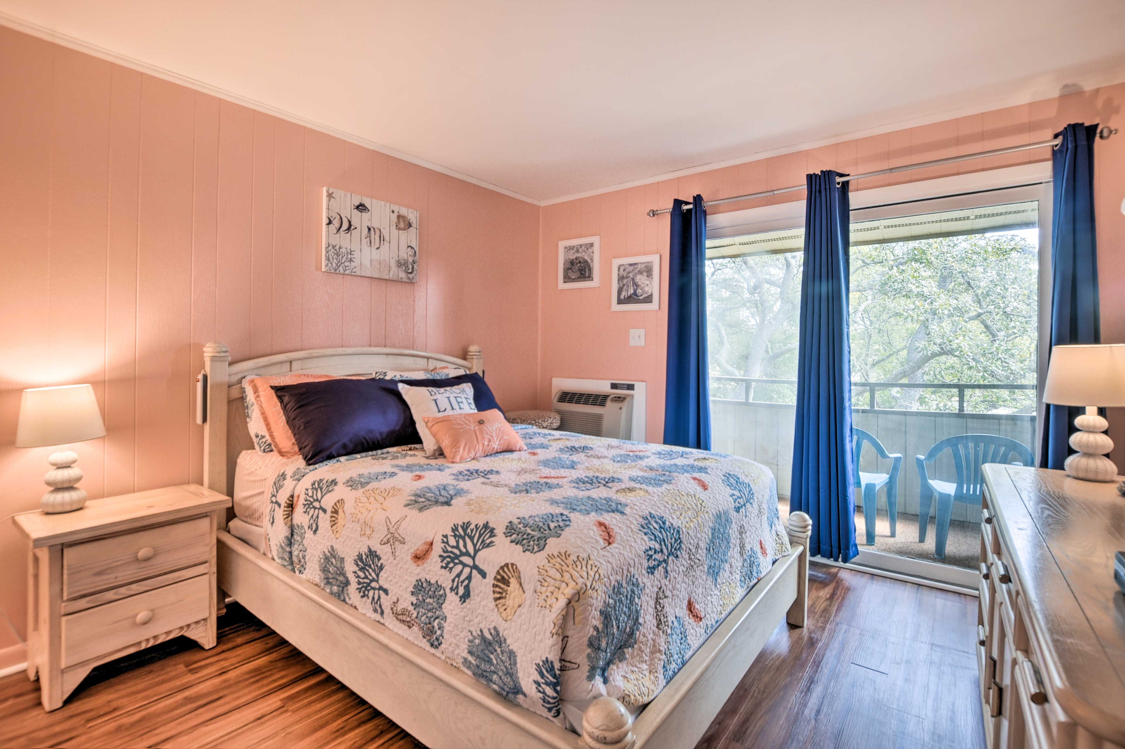 Bedroom 1 | Queen Bed | Access to Balcony