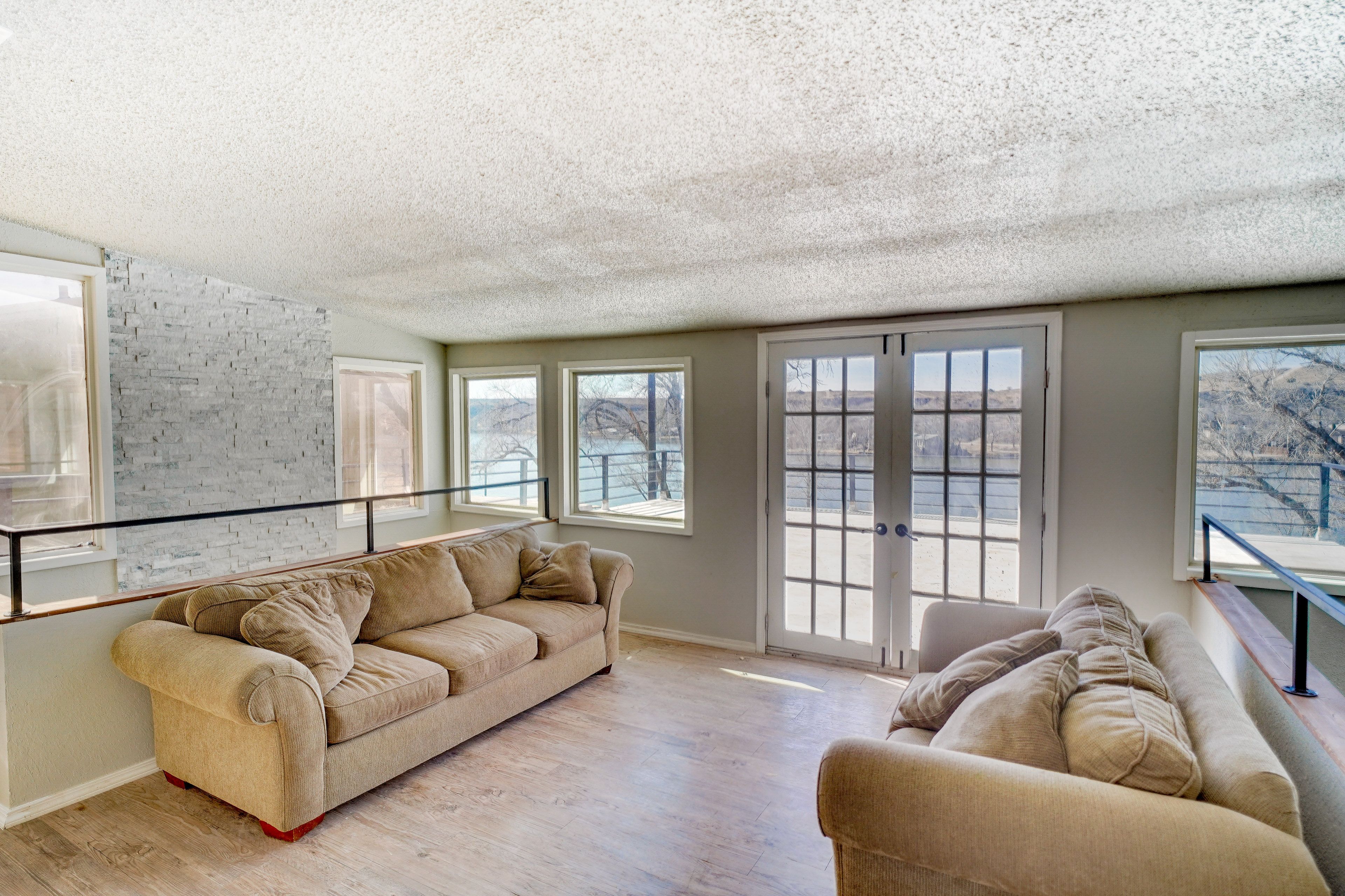 Upper Living Area | Upper Level