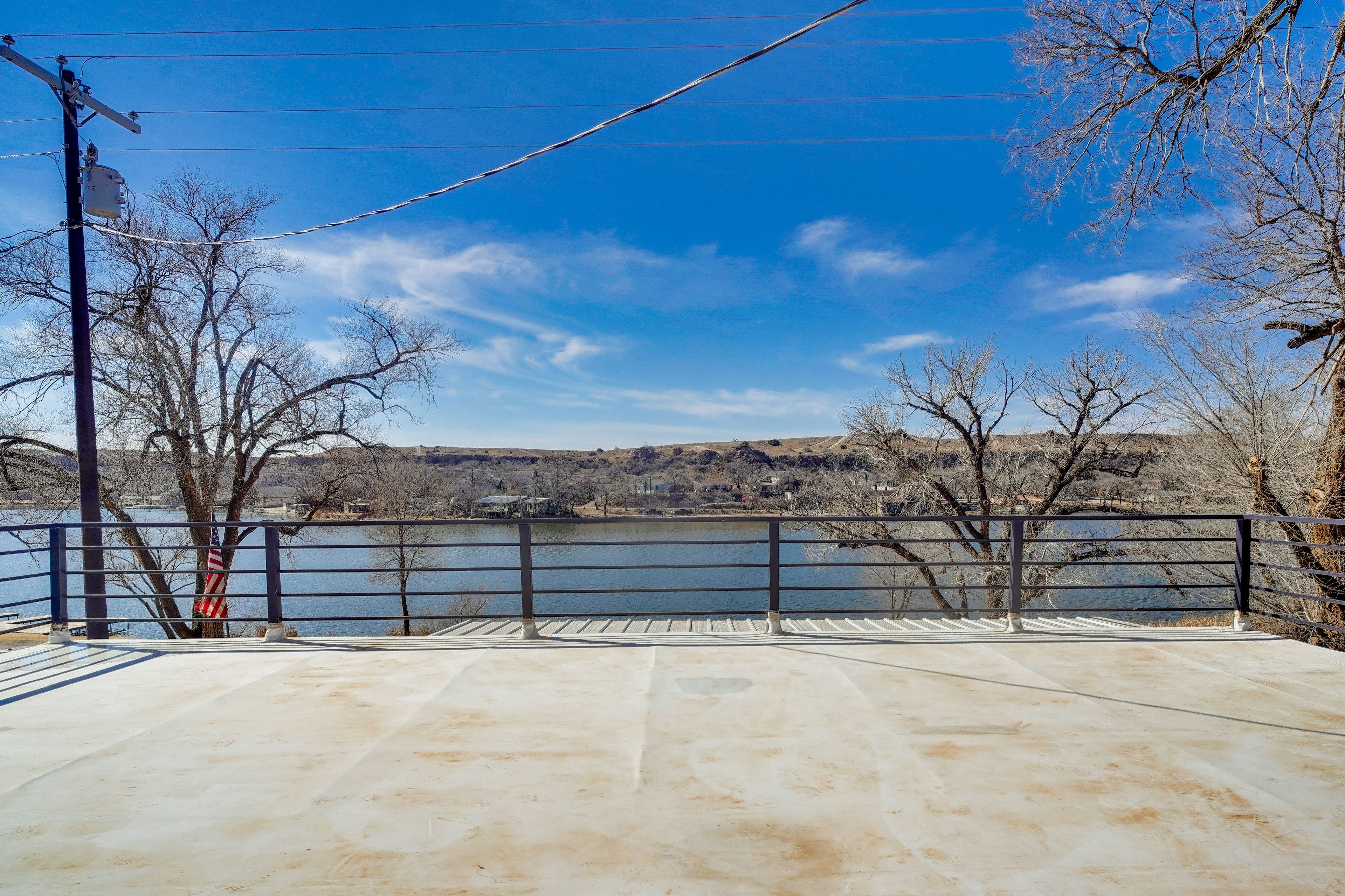 Rooftop Deck | Buffalo Springs Lake Views