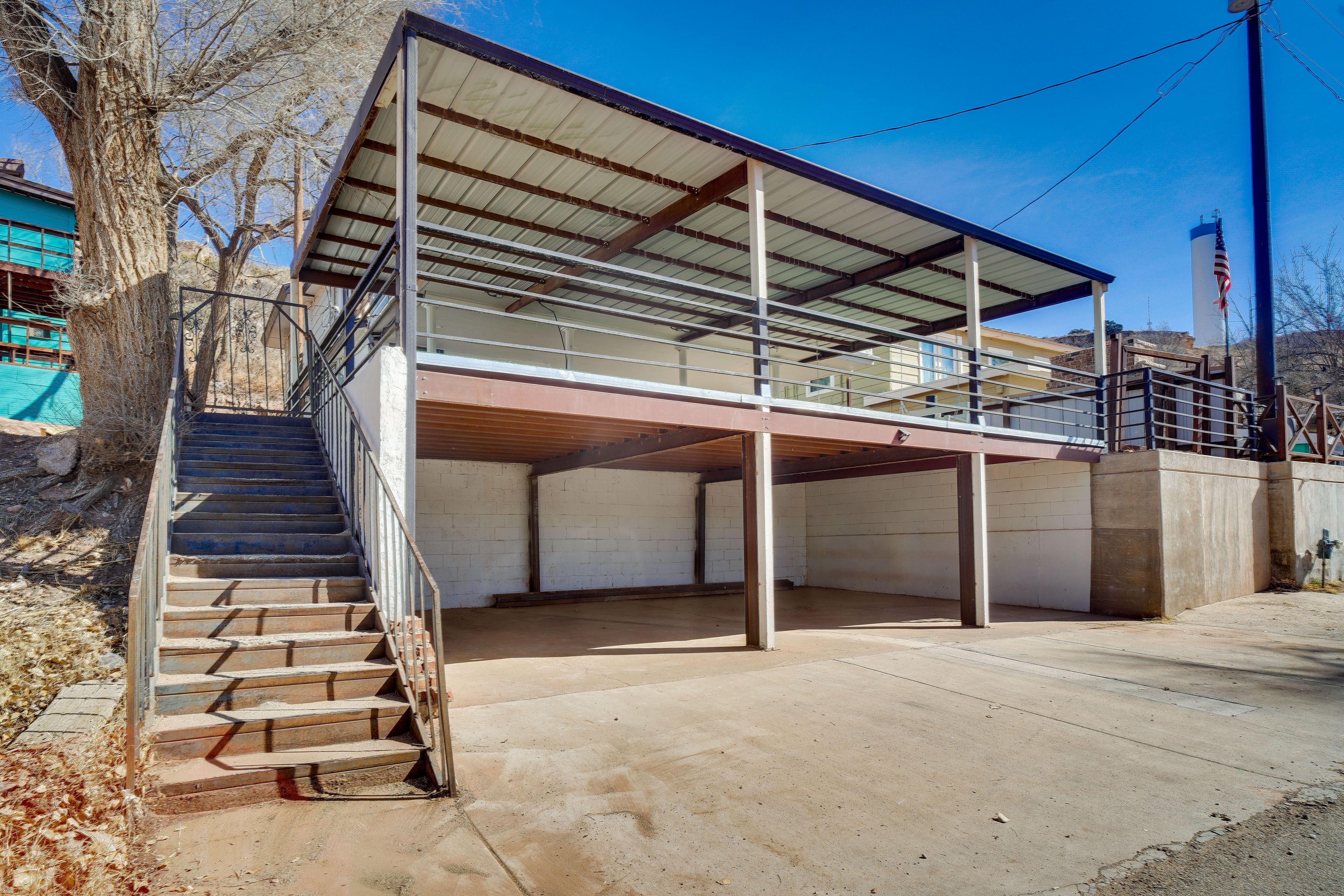 Parking | Covered Driveway (3 Vehicles)