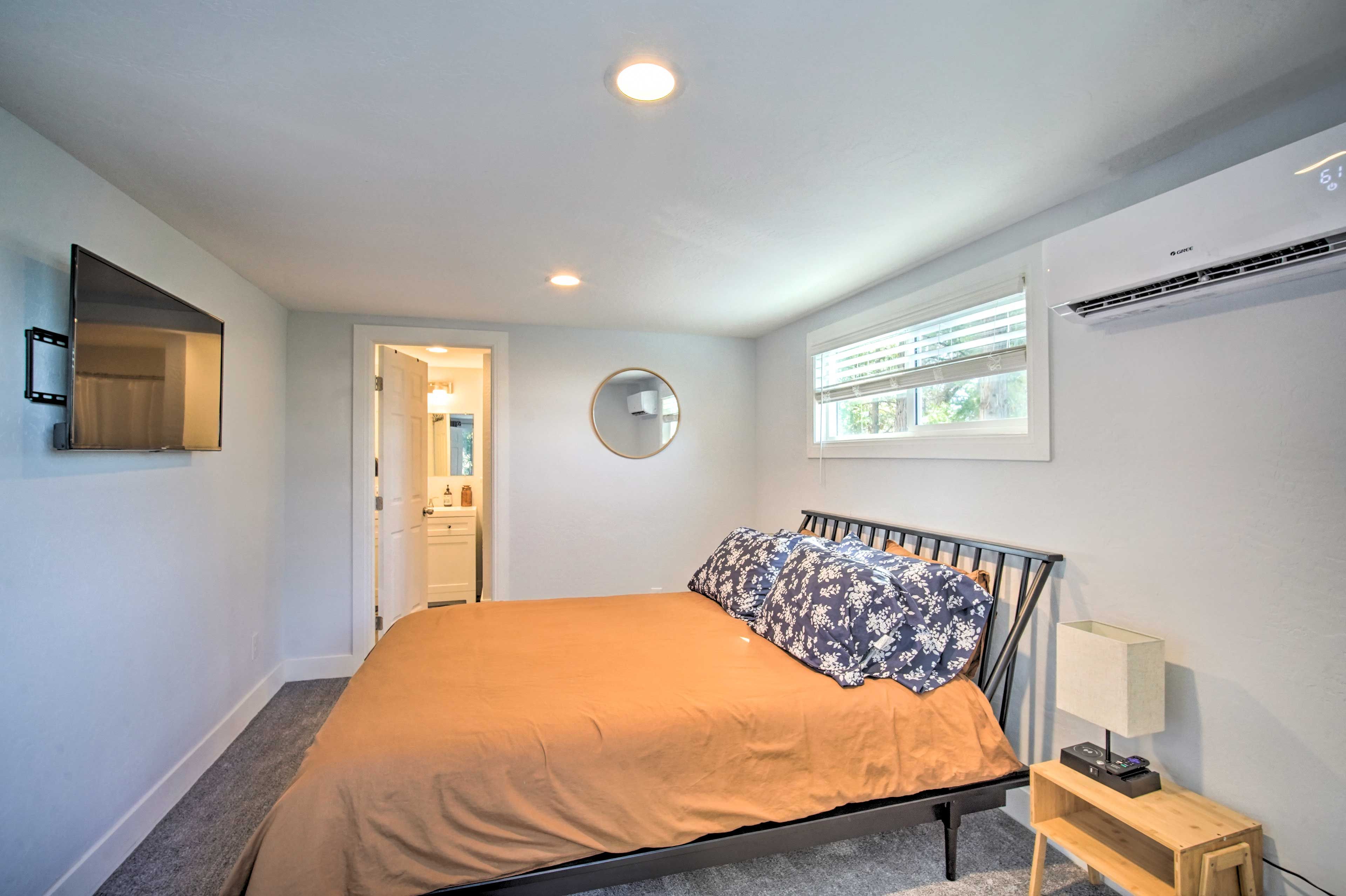 Bedroom 1 | Smart TV