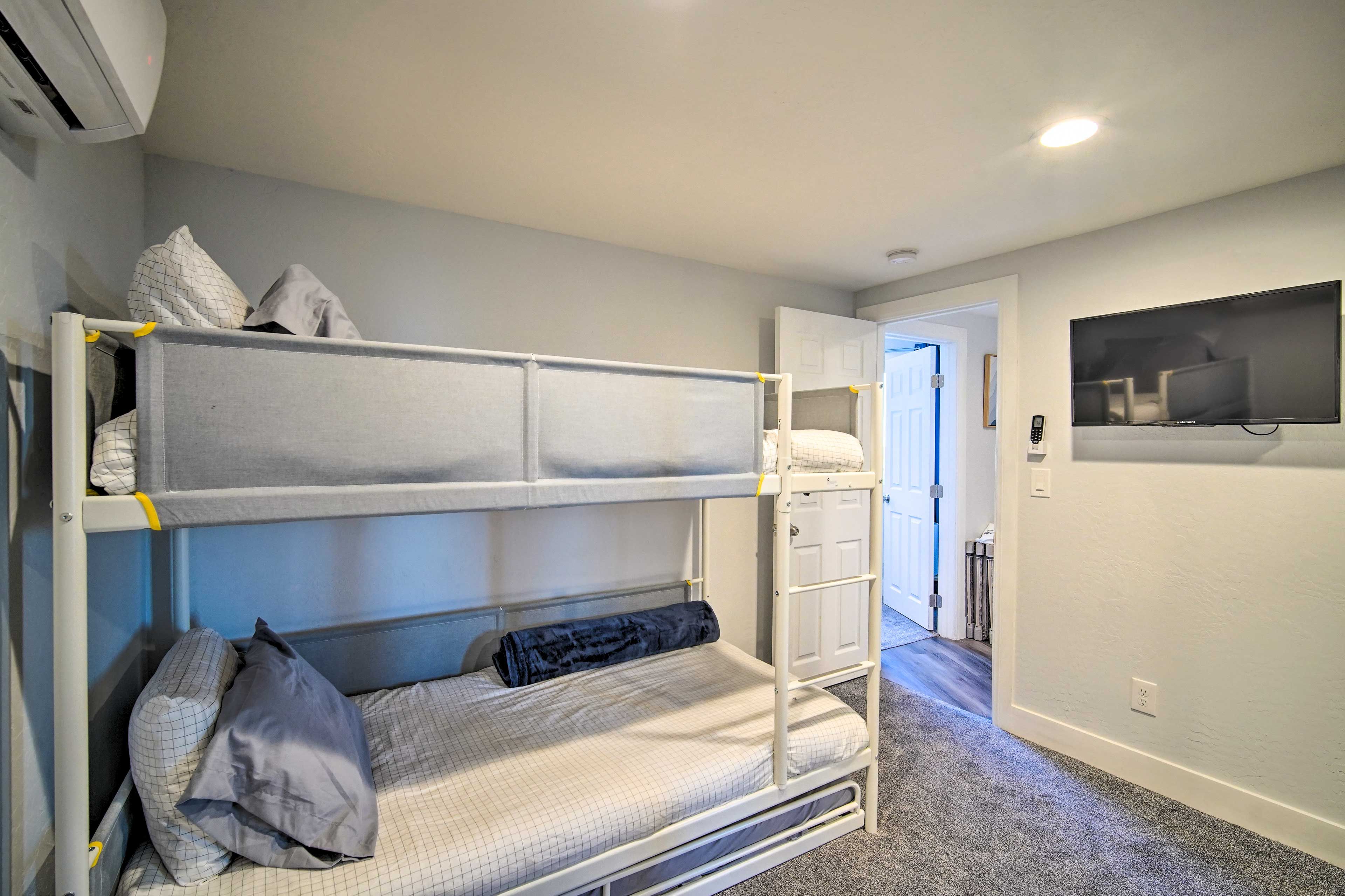 Bedroom 2 | Twin Bunk Bed w/ Twin Trundle Bed