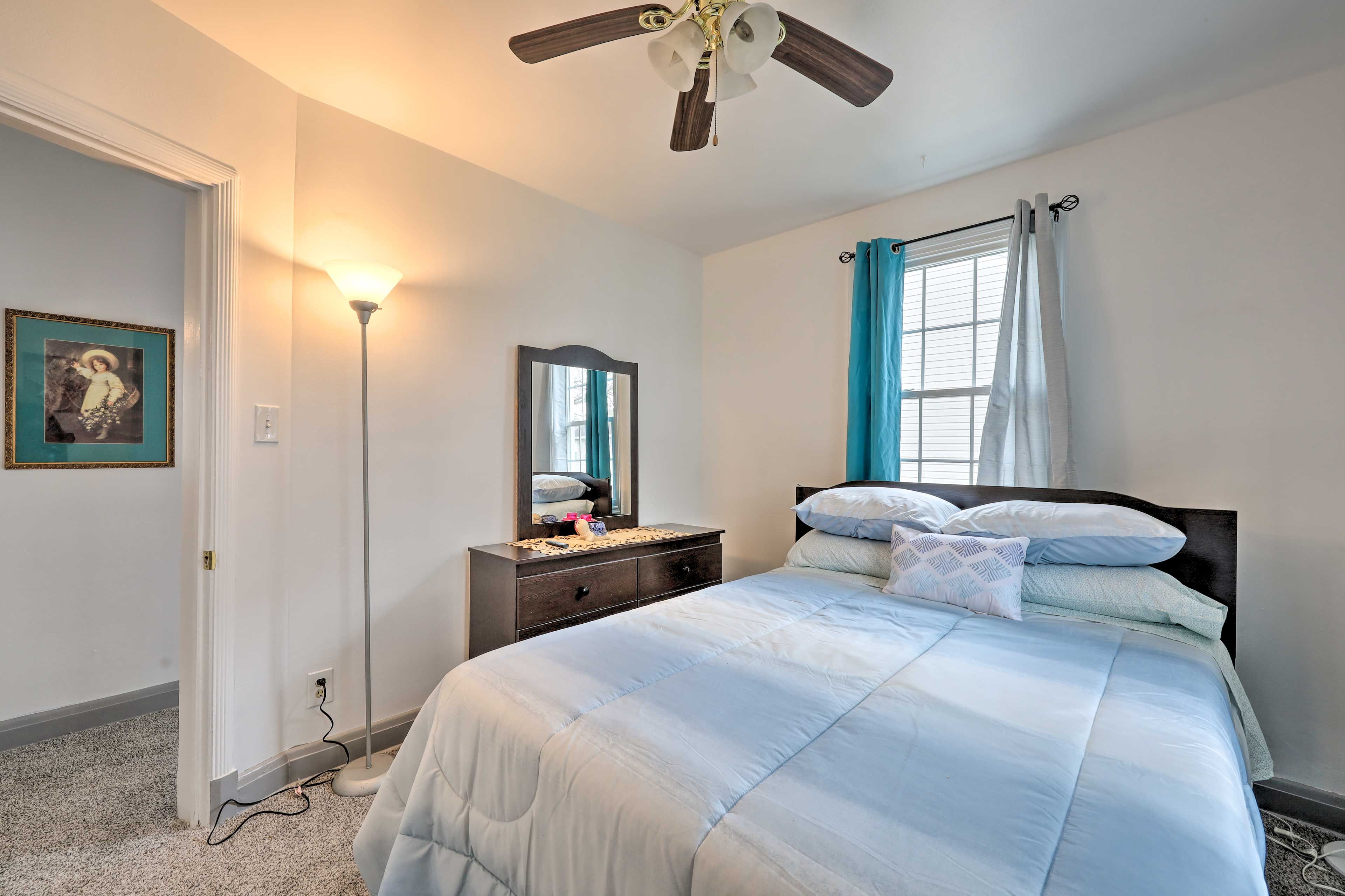 Bedroom 2 | Queen Bed | Top Floor