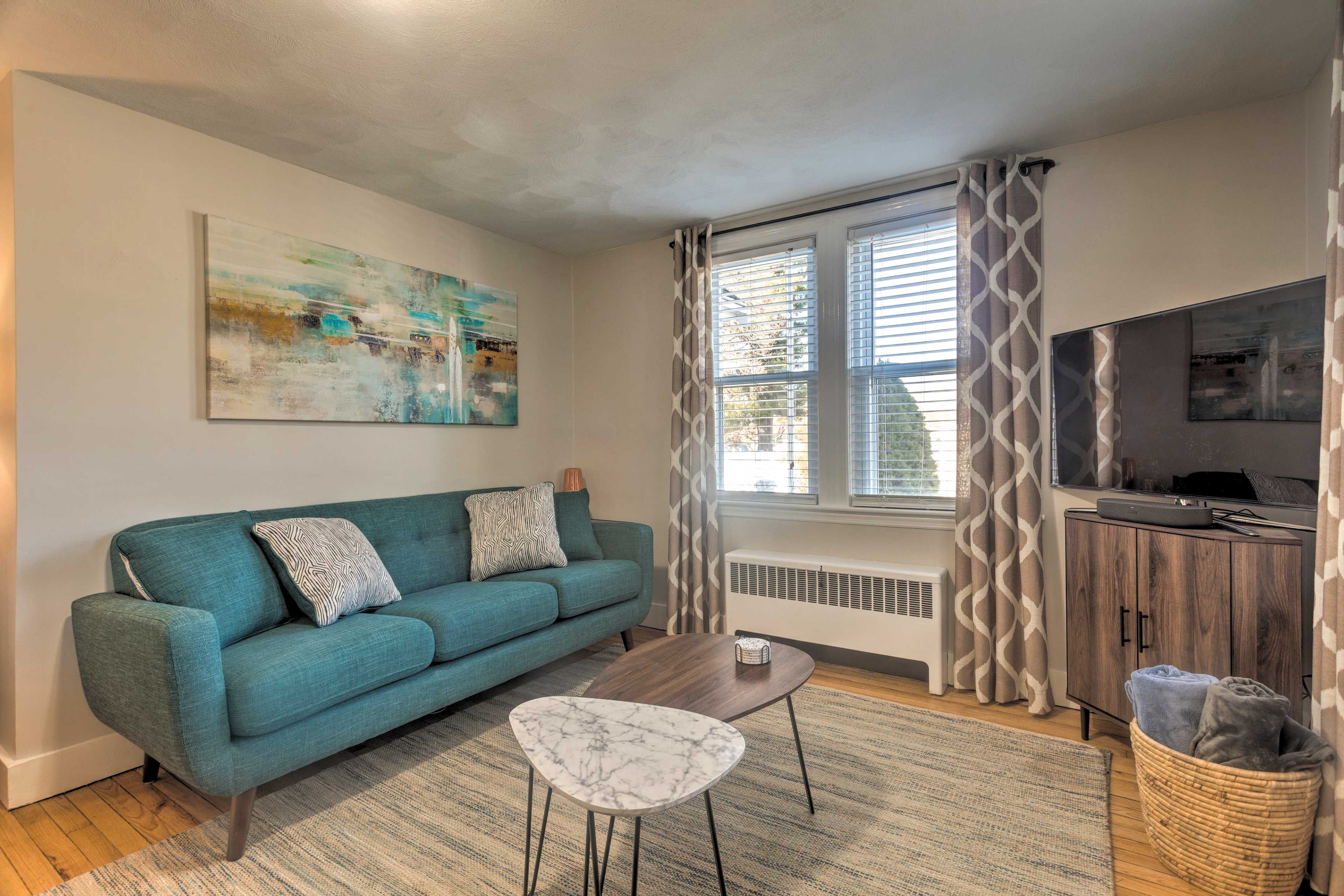Living Area | 1st Floor | Smart TV w/ Popular Streaming Apps