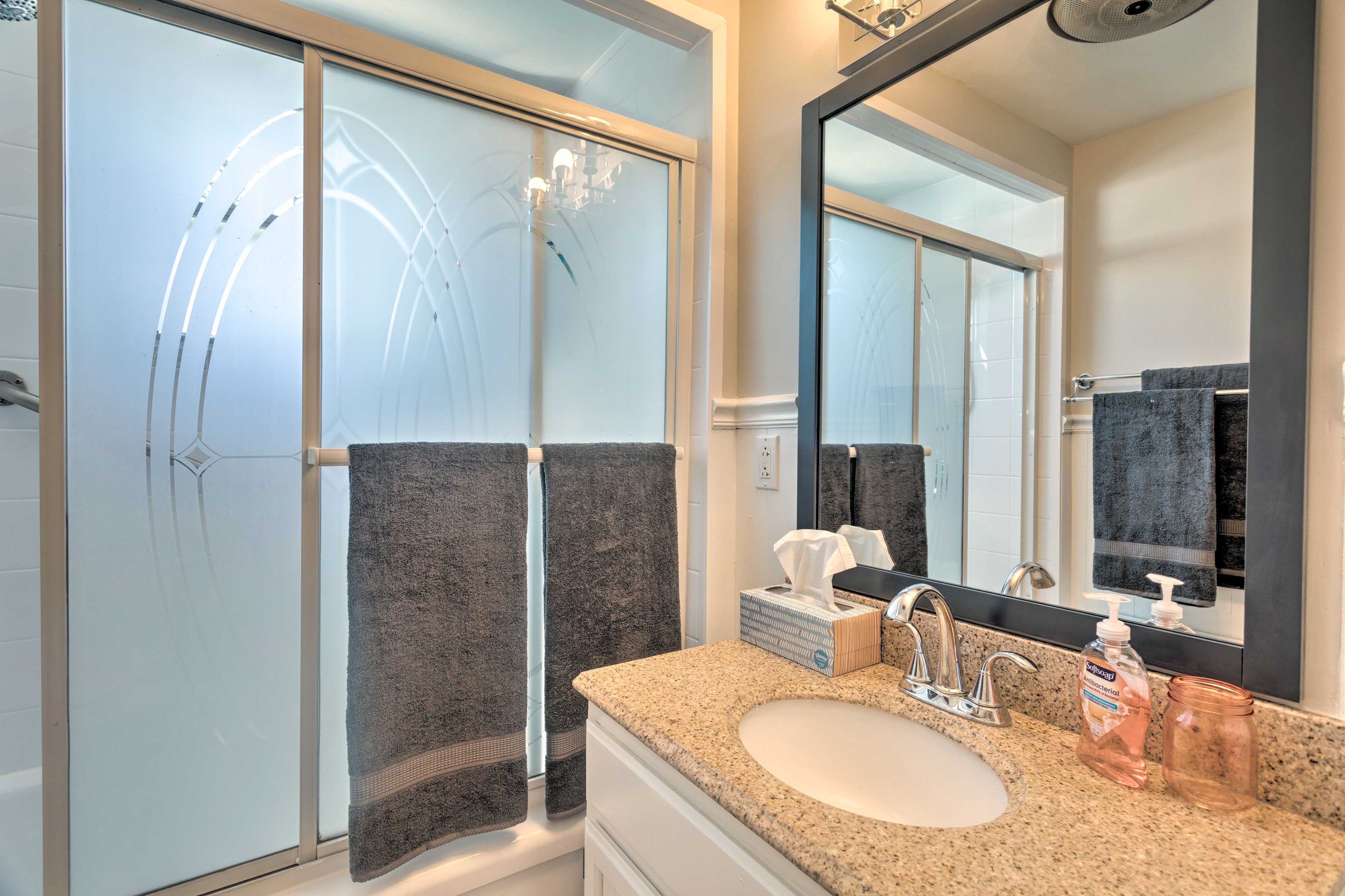 Full Bathroom | 1st Floor | Grab Rails in Shower | Complimentary Toiletries