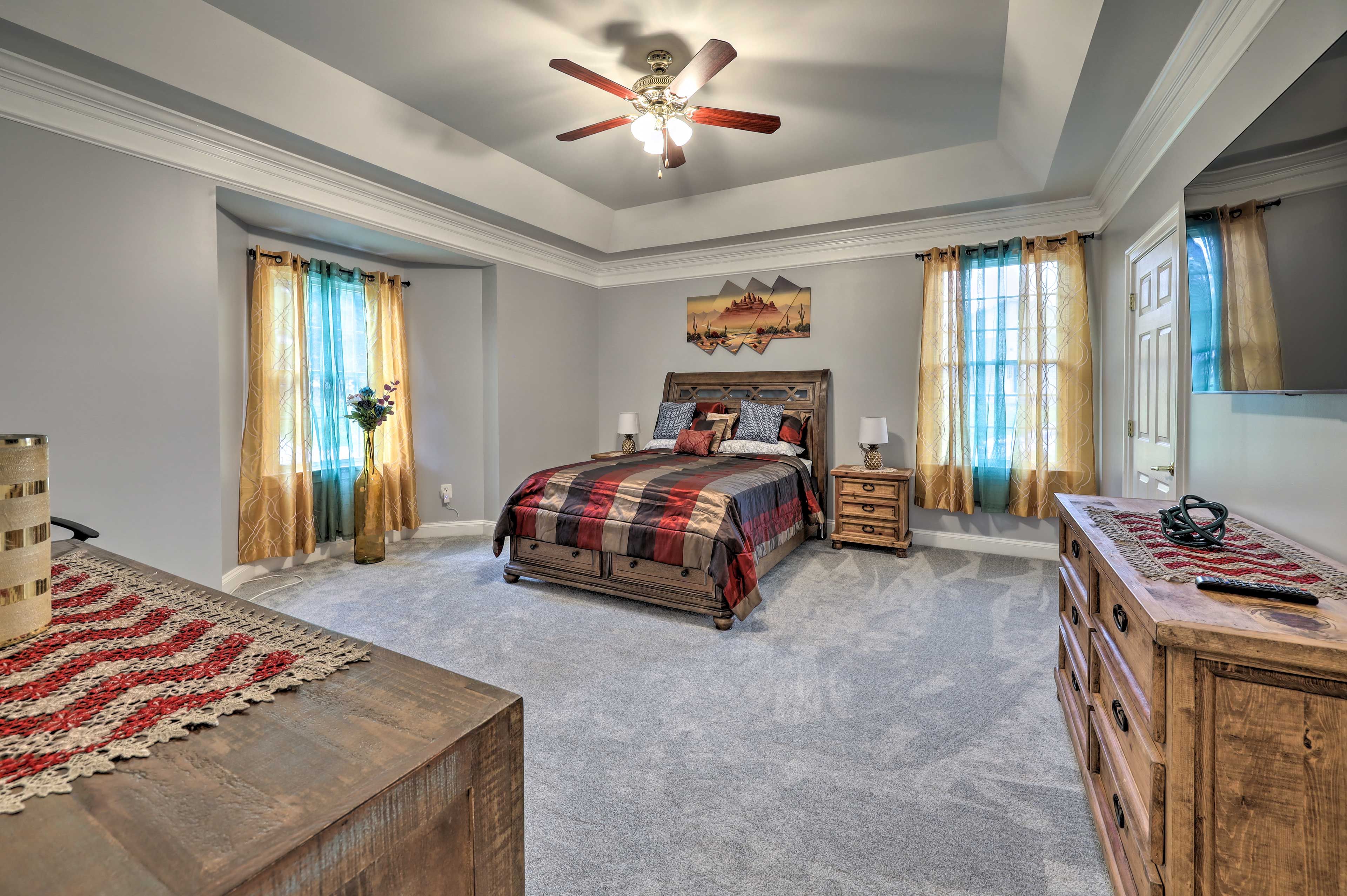 Bedroom 1 | Queen Bed | Smart TV