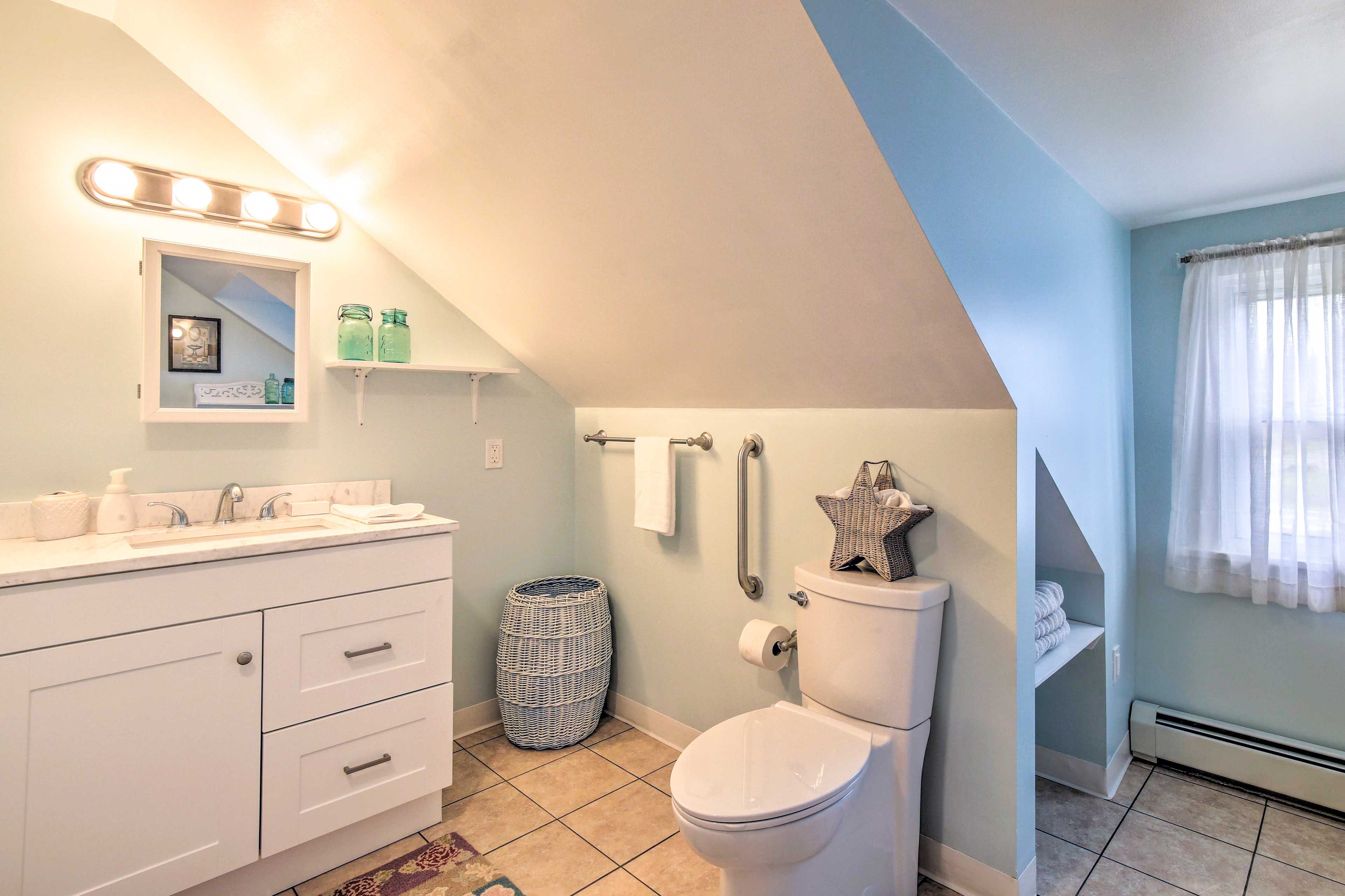 En-Suite Bathroom | Complimentary Toiletries