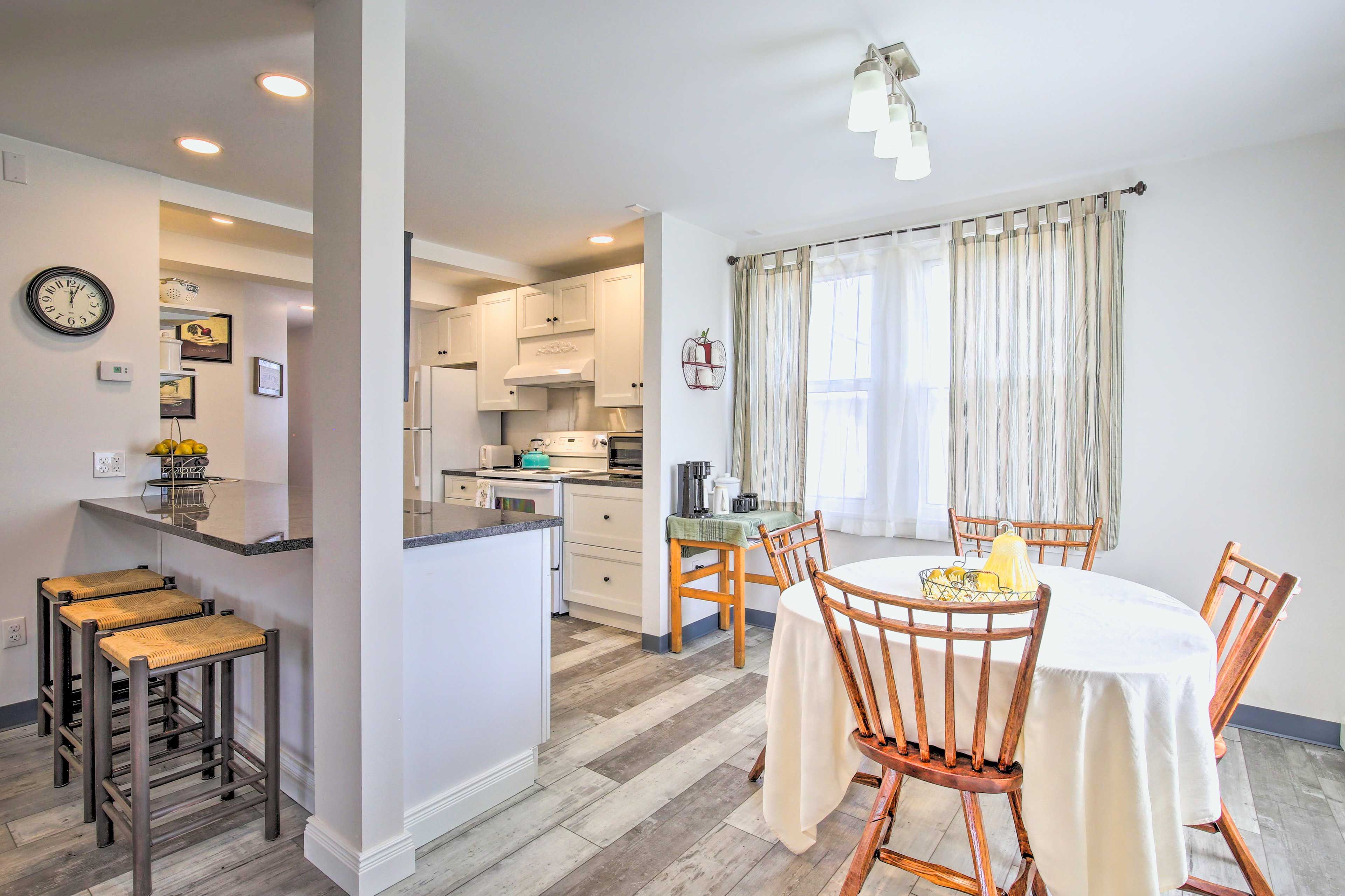 Dining Room | 1st Floor | Dishware/Flatware Provided