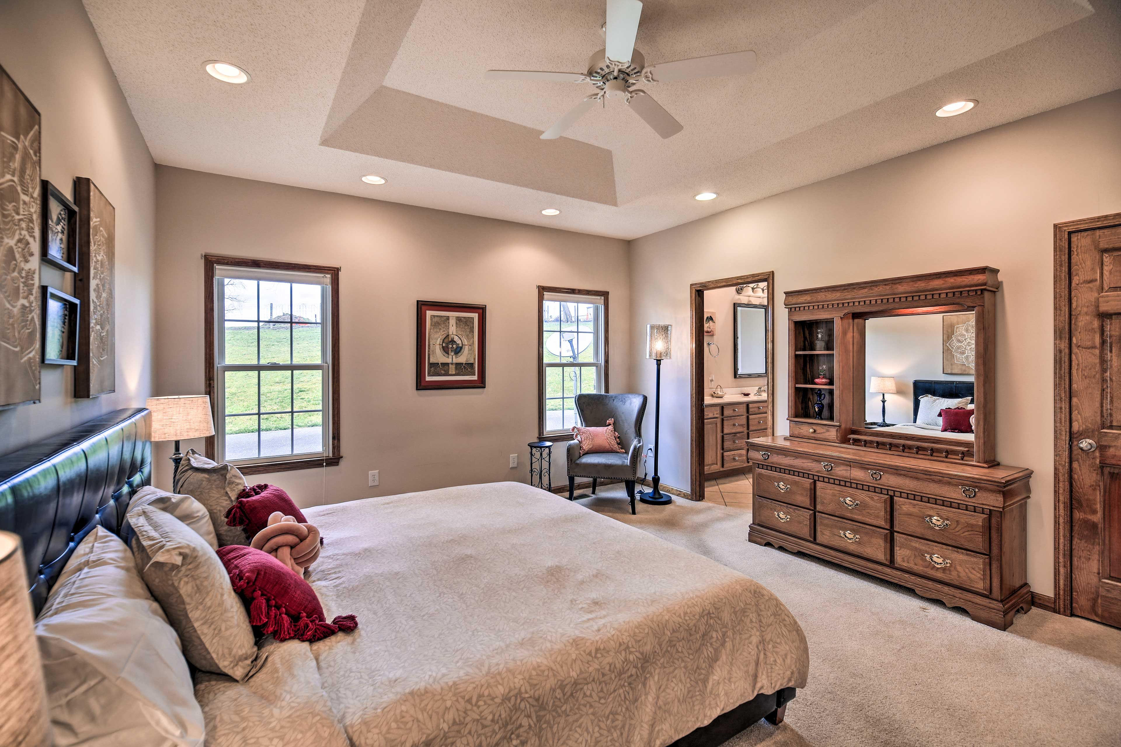 Bedroom 1 | King Bed