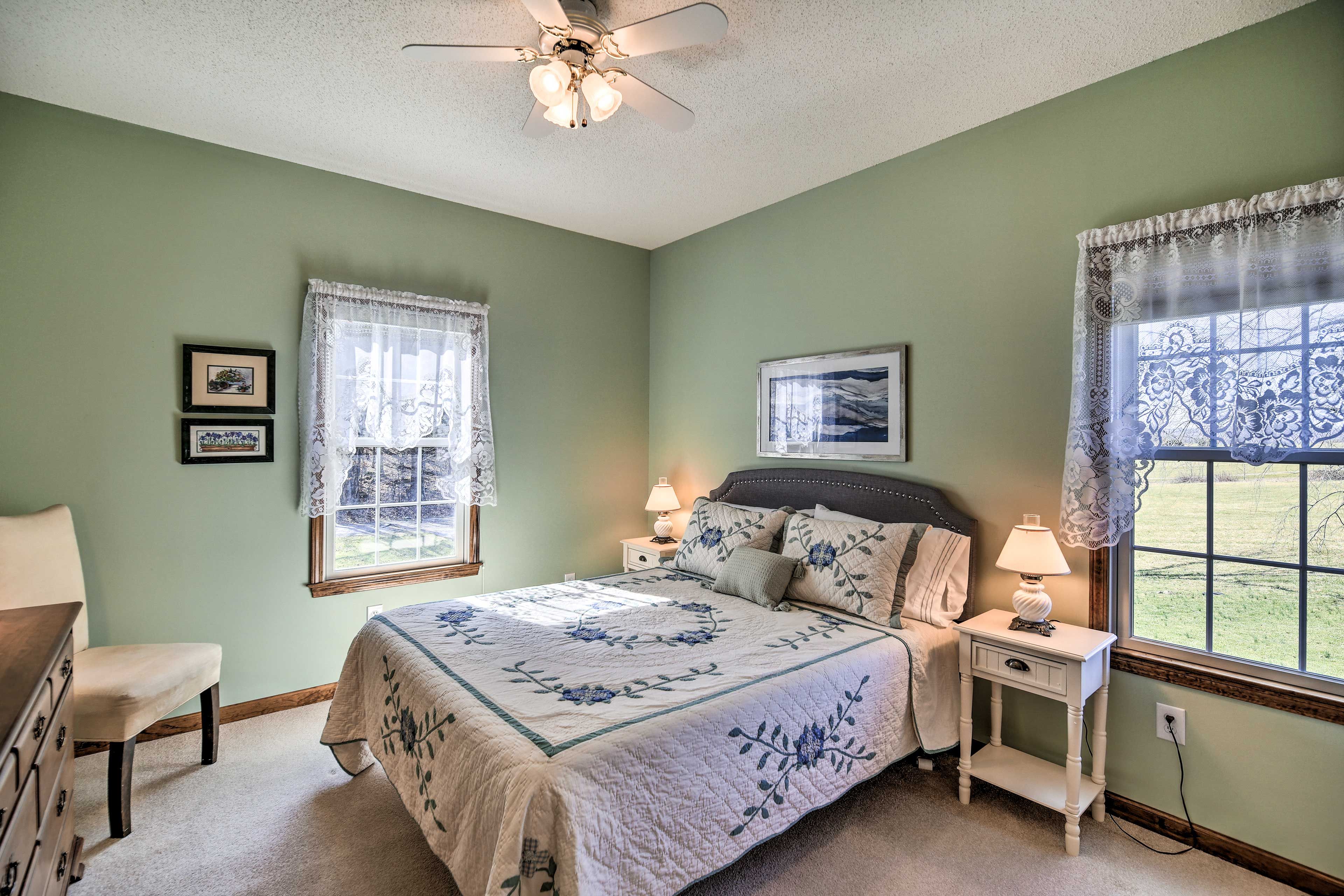 Bedroom 3 | Queen Bed