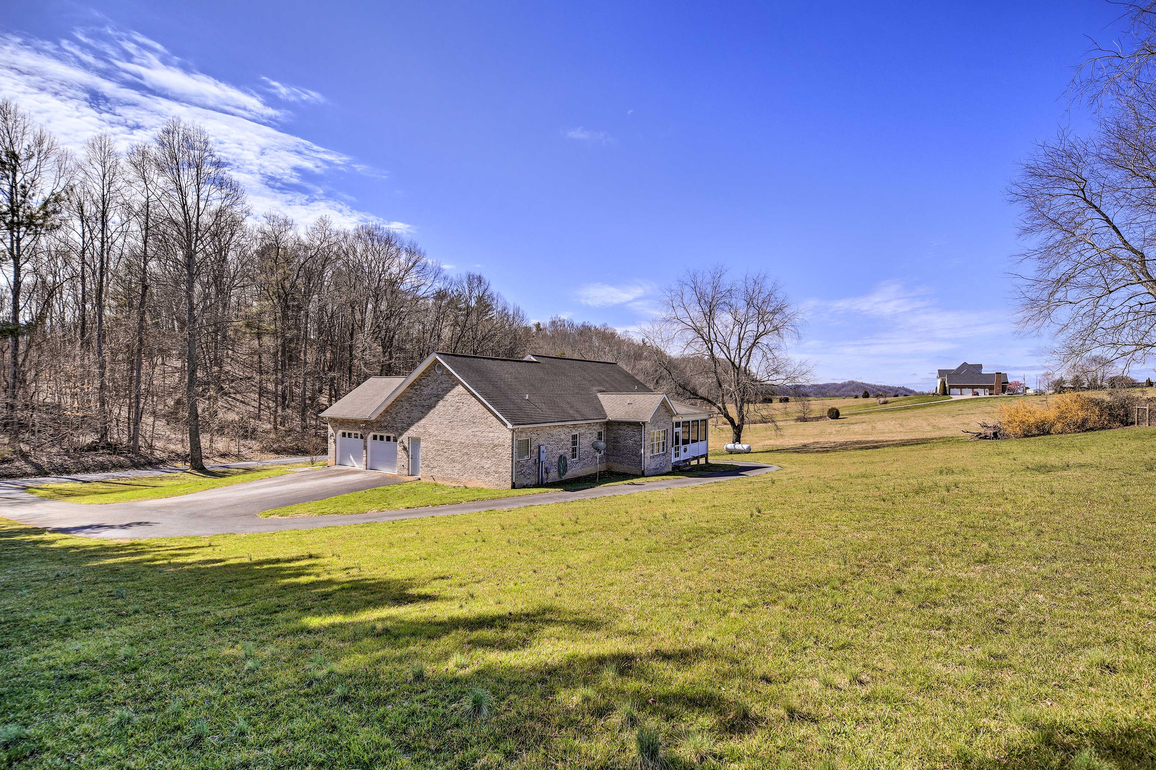 Home Exterior | Large Yard