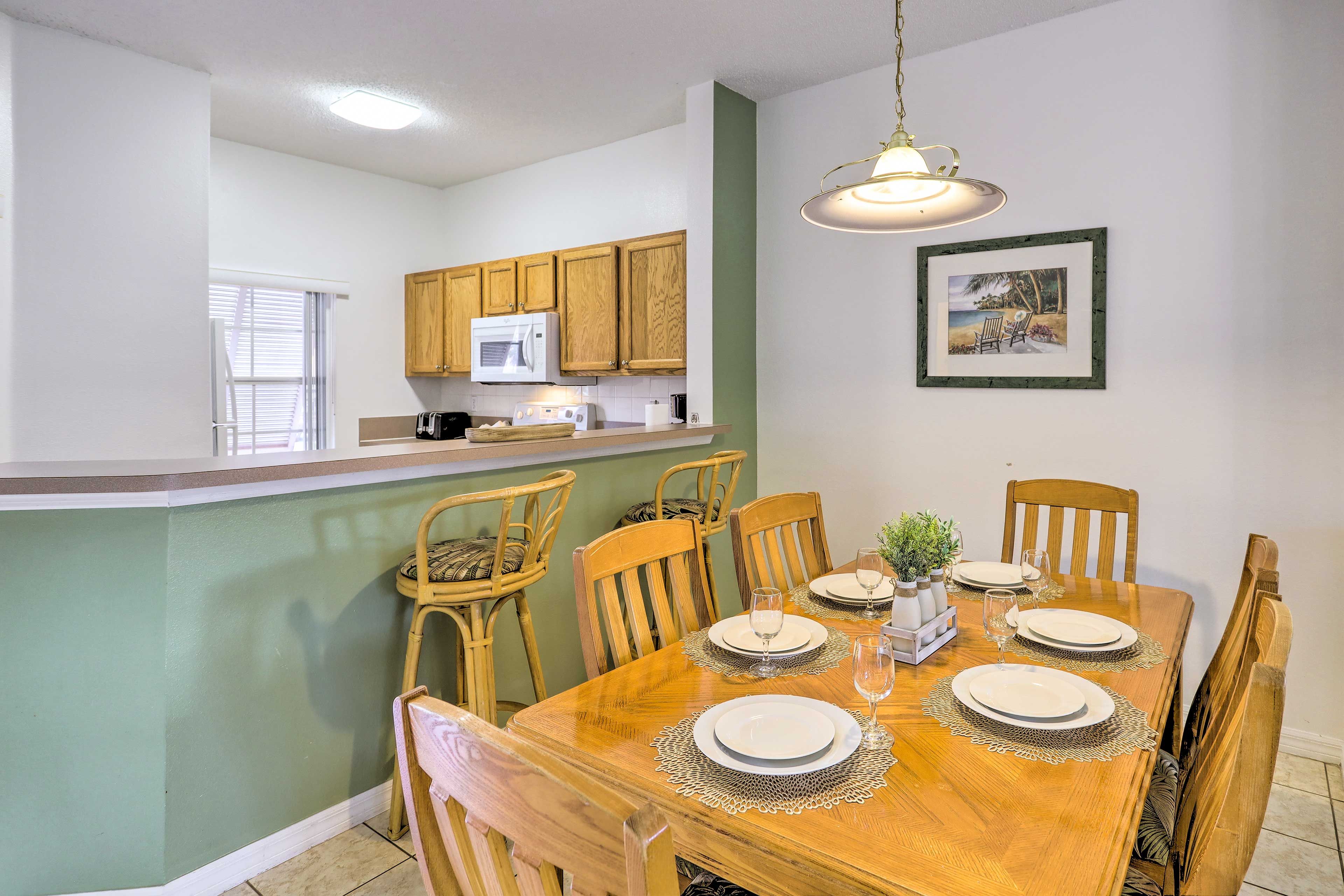 Dining Area | Dishware & Flatware Provided