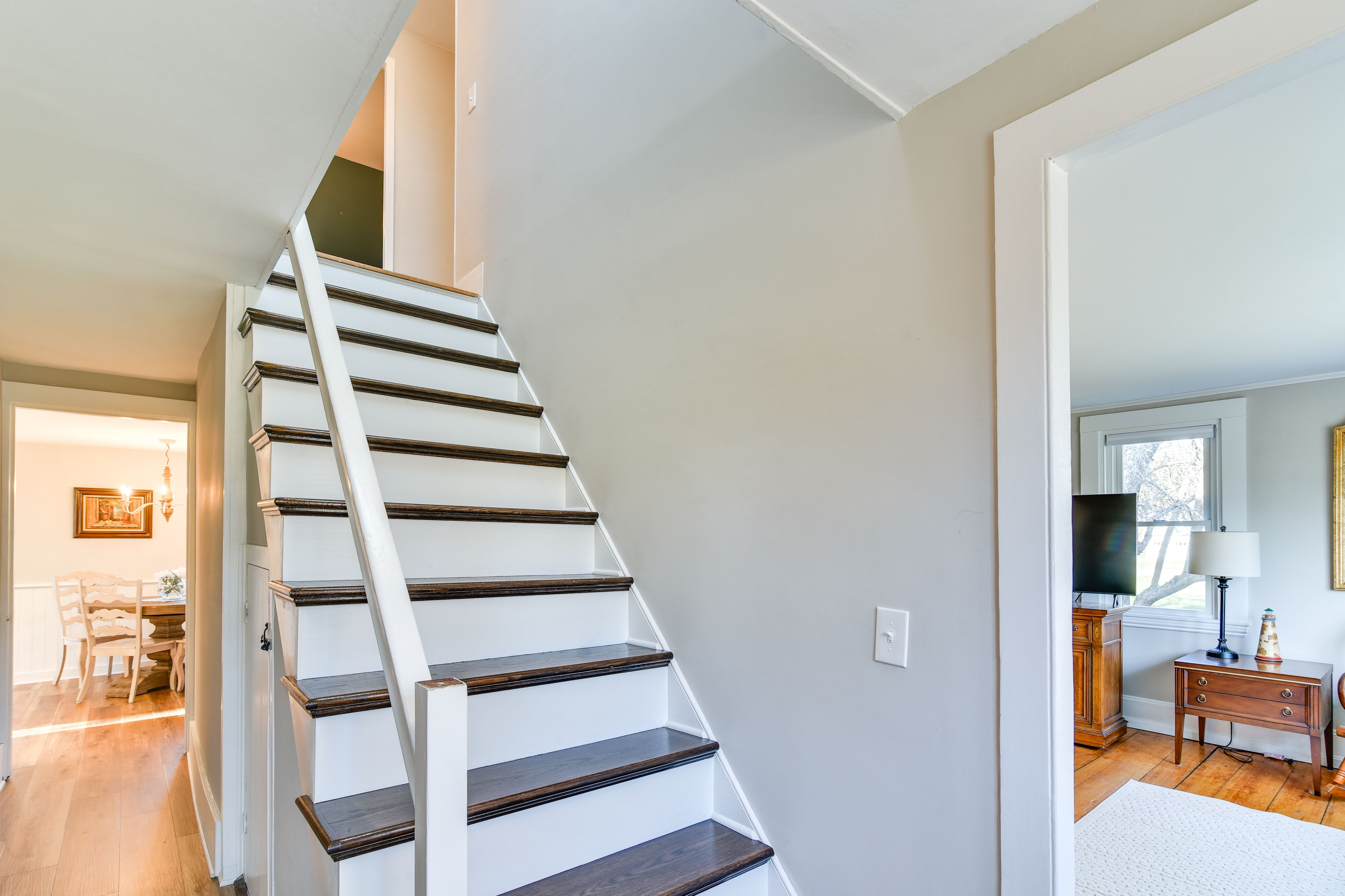 Stairs to 2nd Level