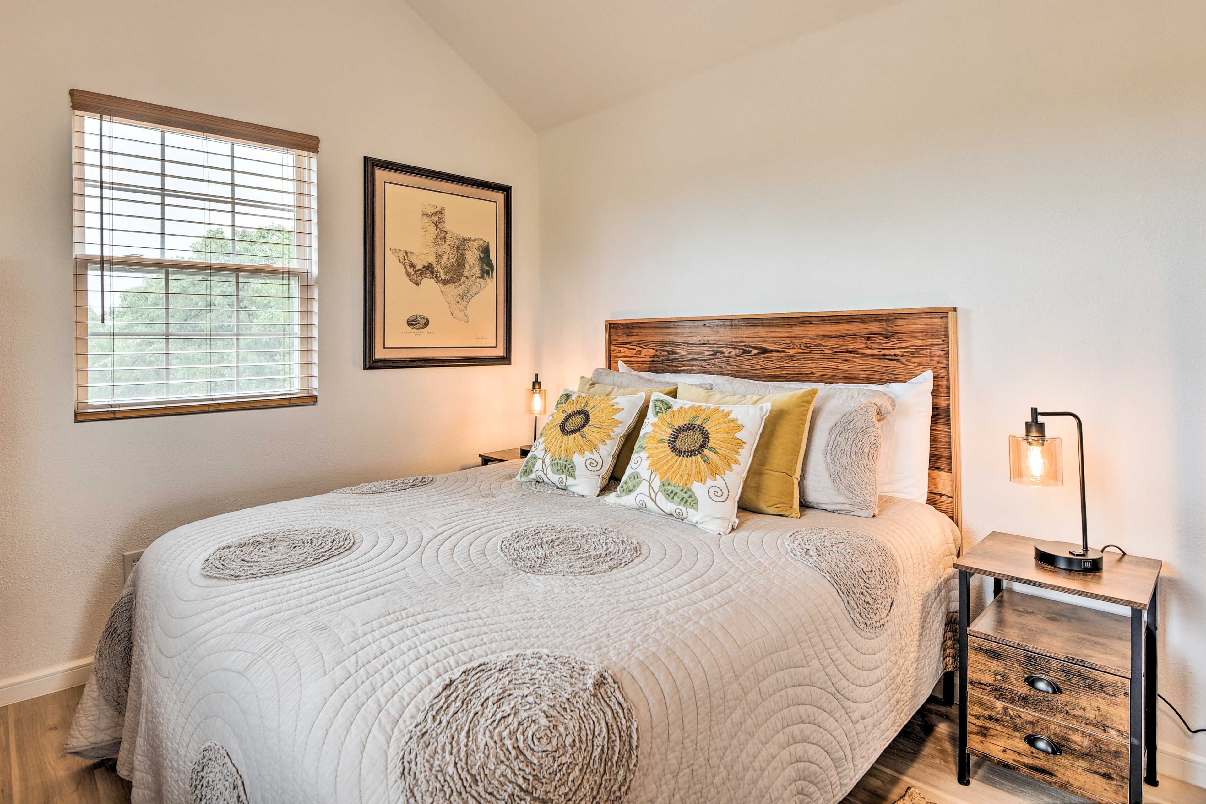 Cabin Studio | Queen Bed