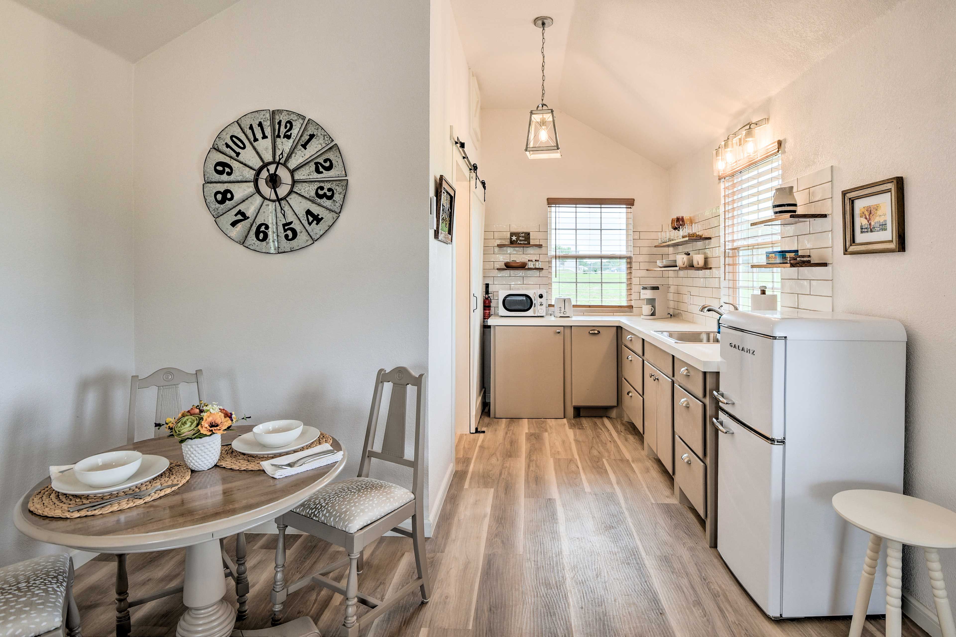 Dining Area | Kitchen