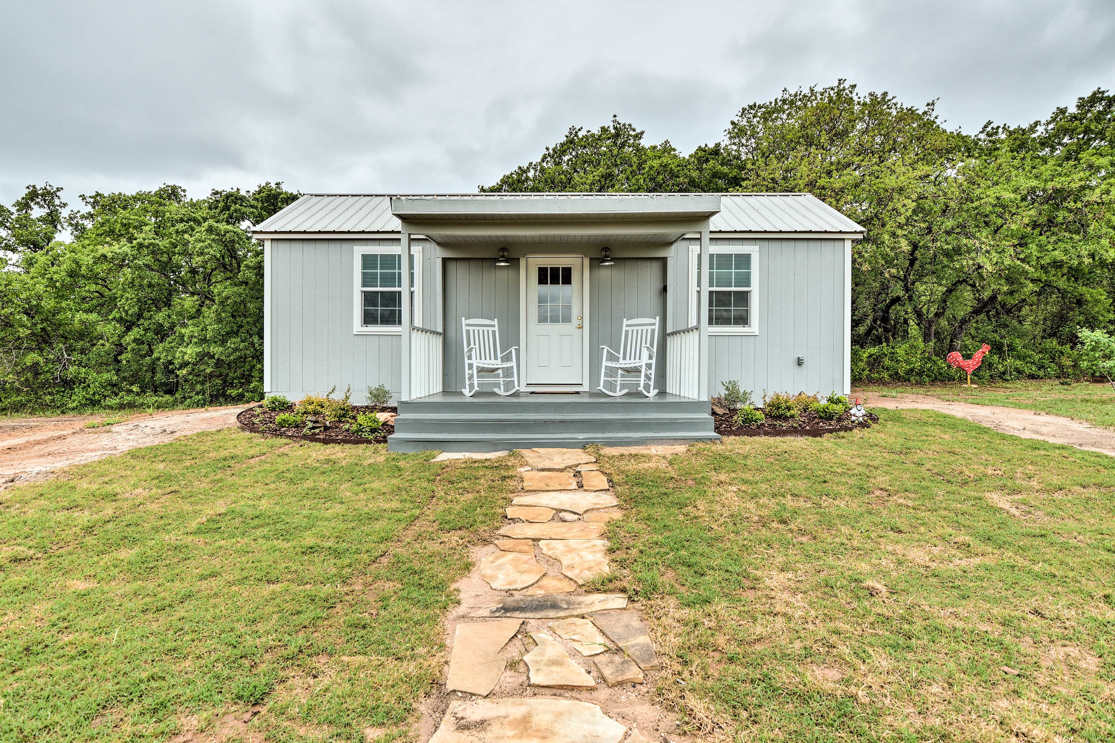 Montague Vacation Rental | 1BA Studio | 3 Entry Steps | 360 Sq Ft