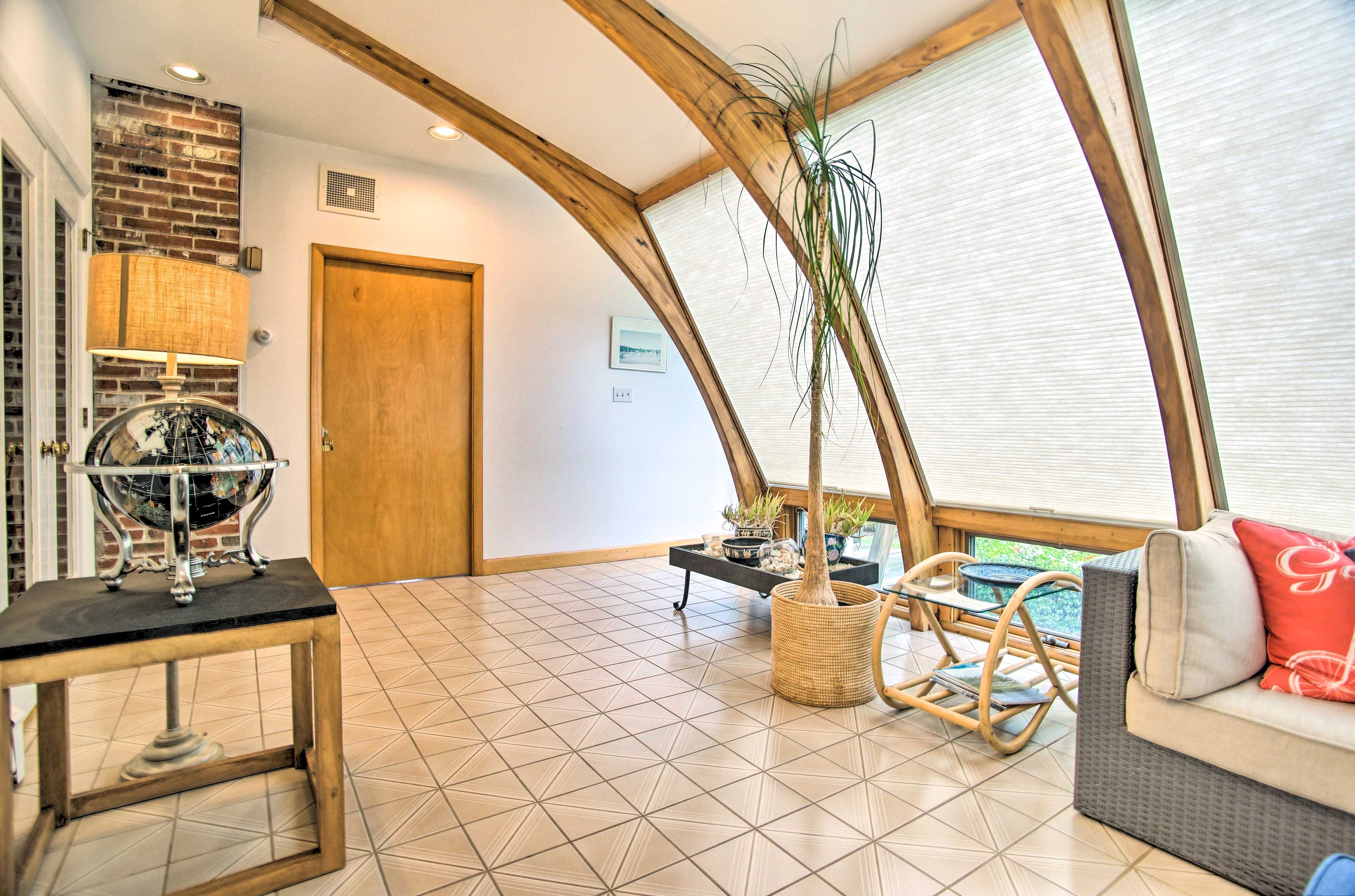 Sunroom | Books | 1st Floor