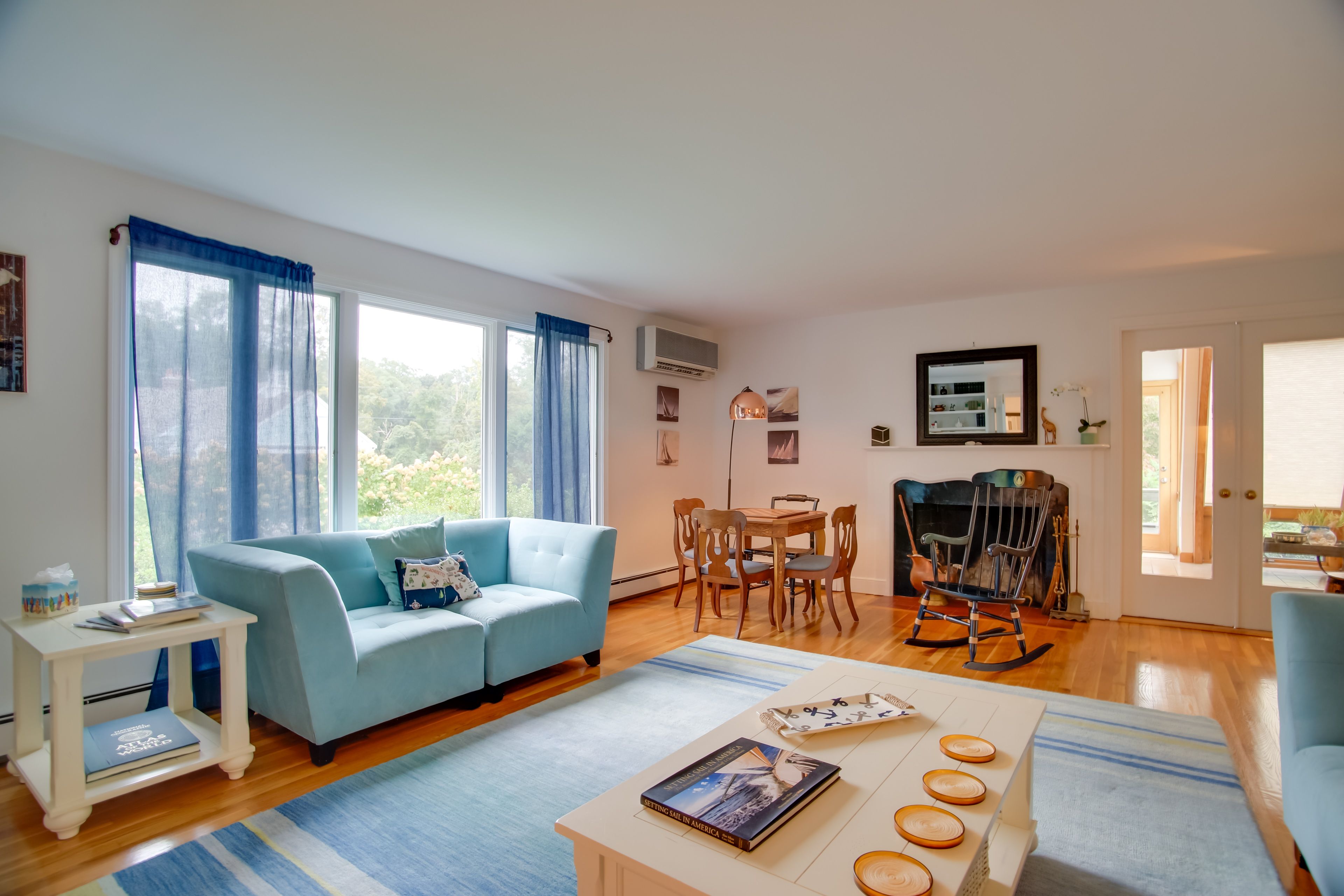 Living Room | Free WiFi | Wall-Mounted A/C | Electric Heating