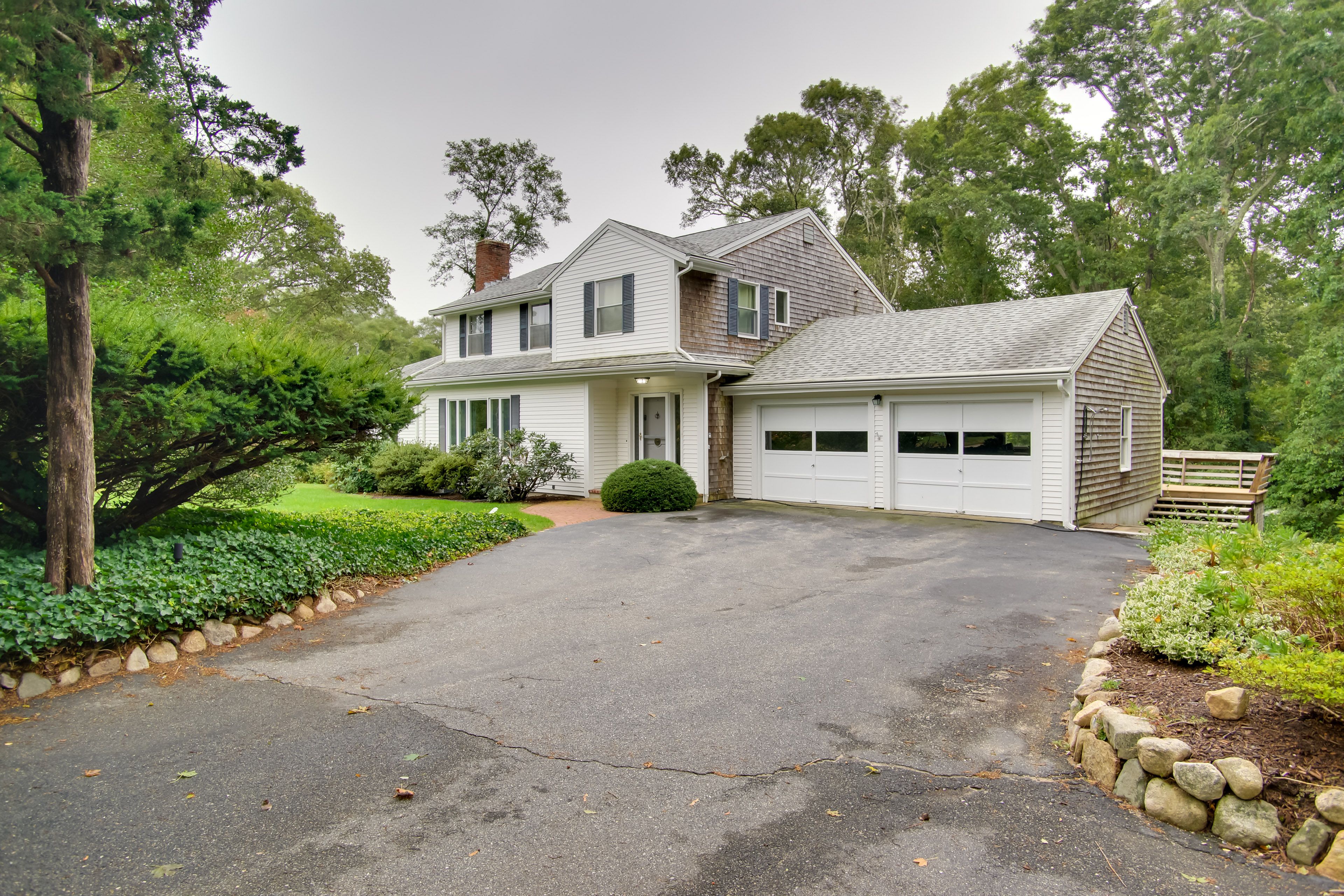 Parking | Driveway (4 Vehicles)