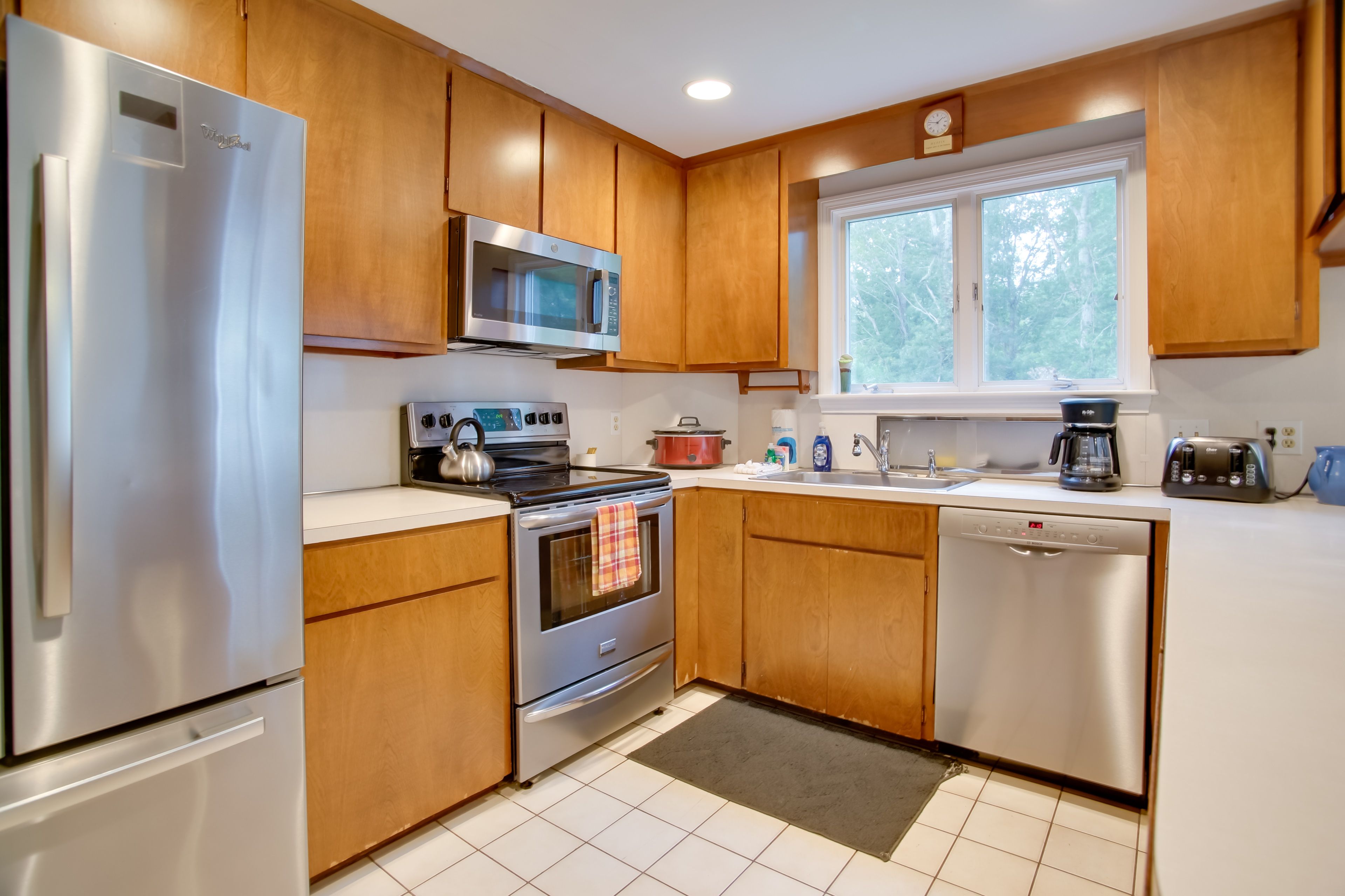 Kitchen | Cooking Basics | Breakfast Bar | Work Desk | 1st Floor