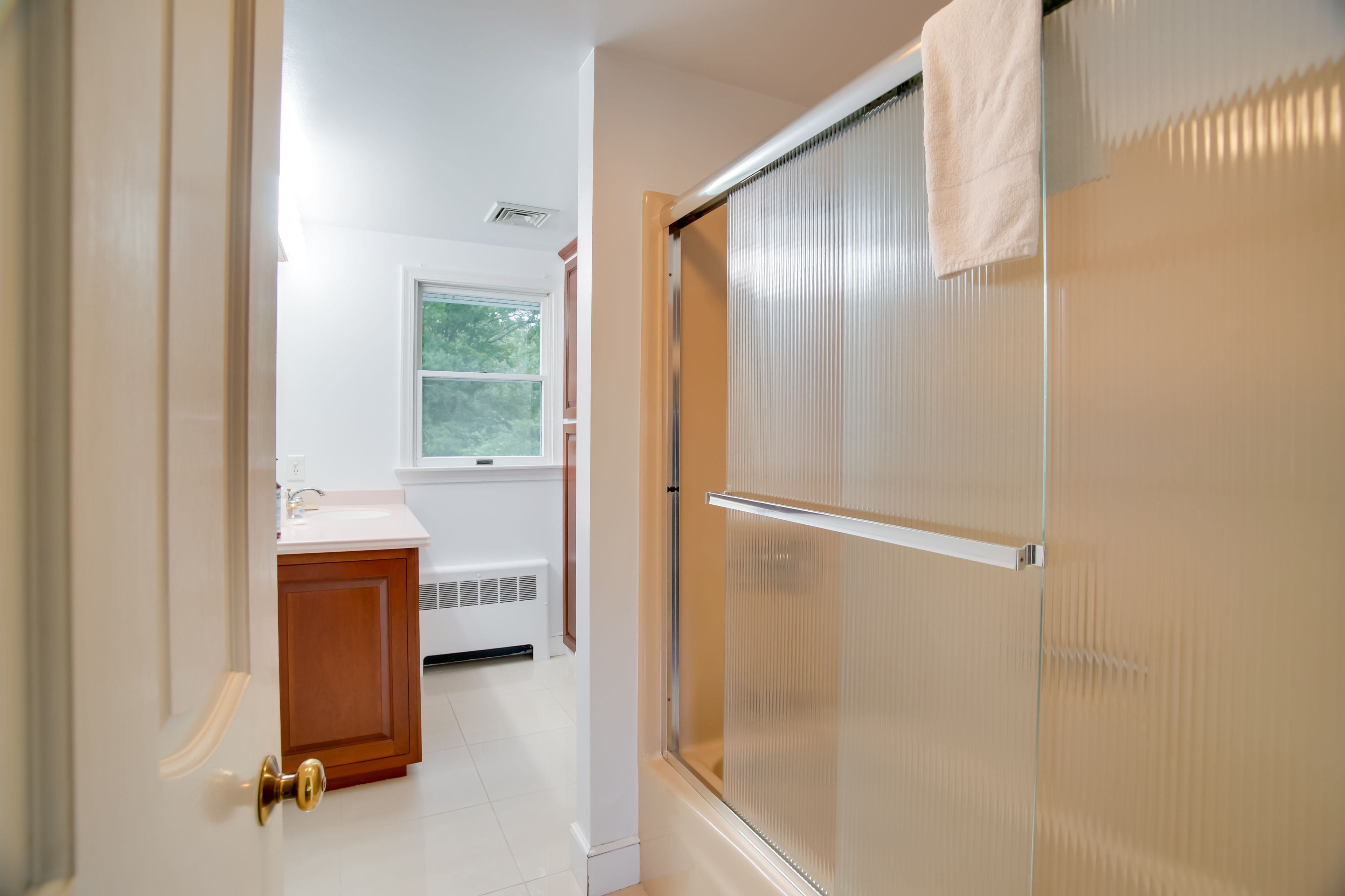 Full Bathroom | Grab Rail in Shower | 2nd Floor