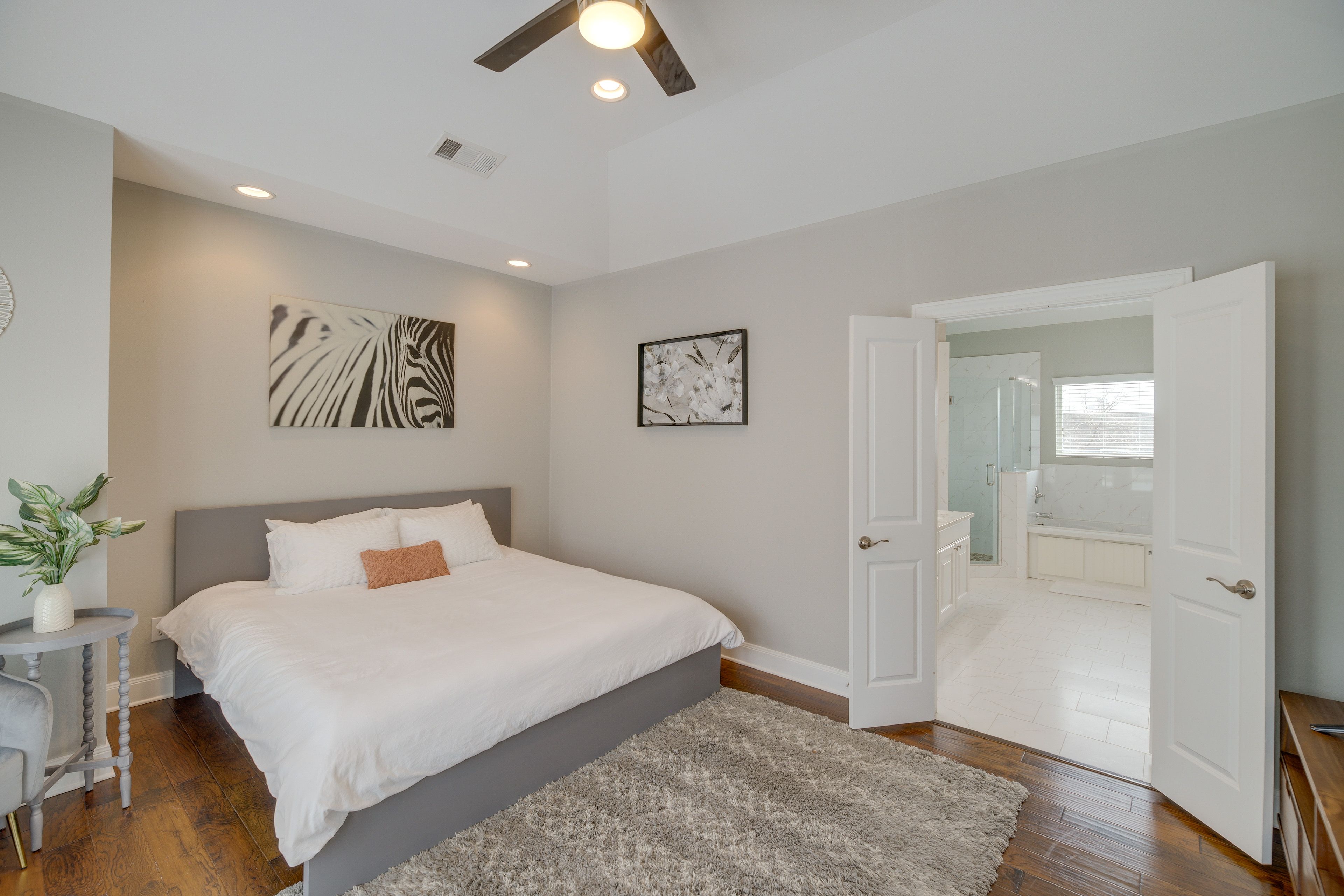 Bedroom 1 | King Bed | En-Suite Bathroom | Linens Provided