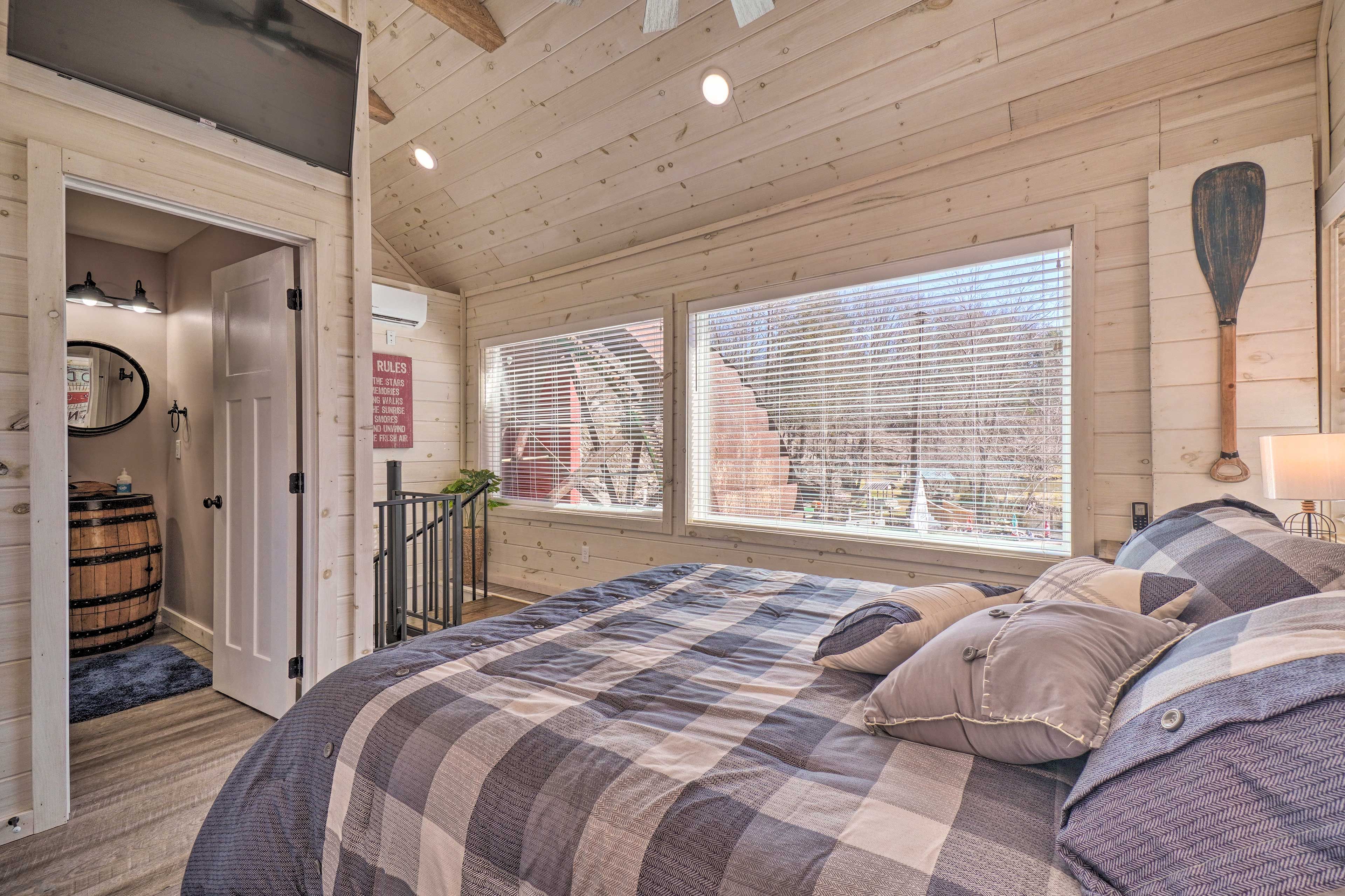 Bedroom | Linens Provided