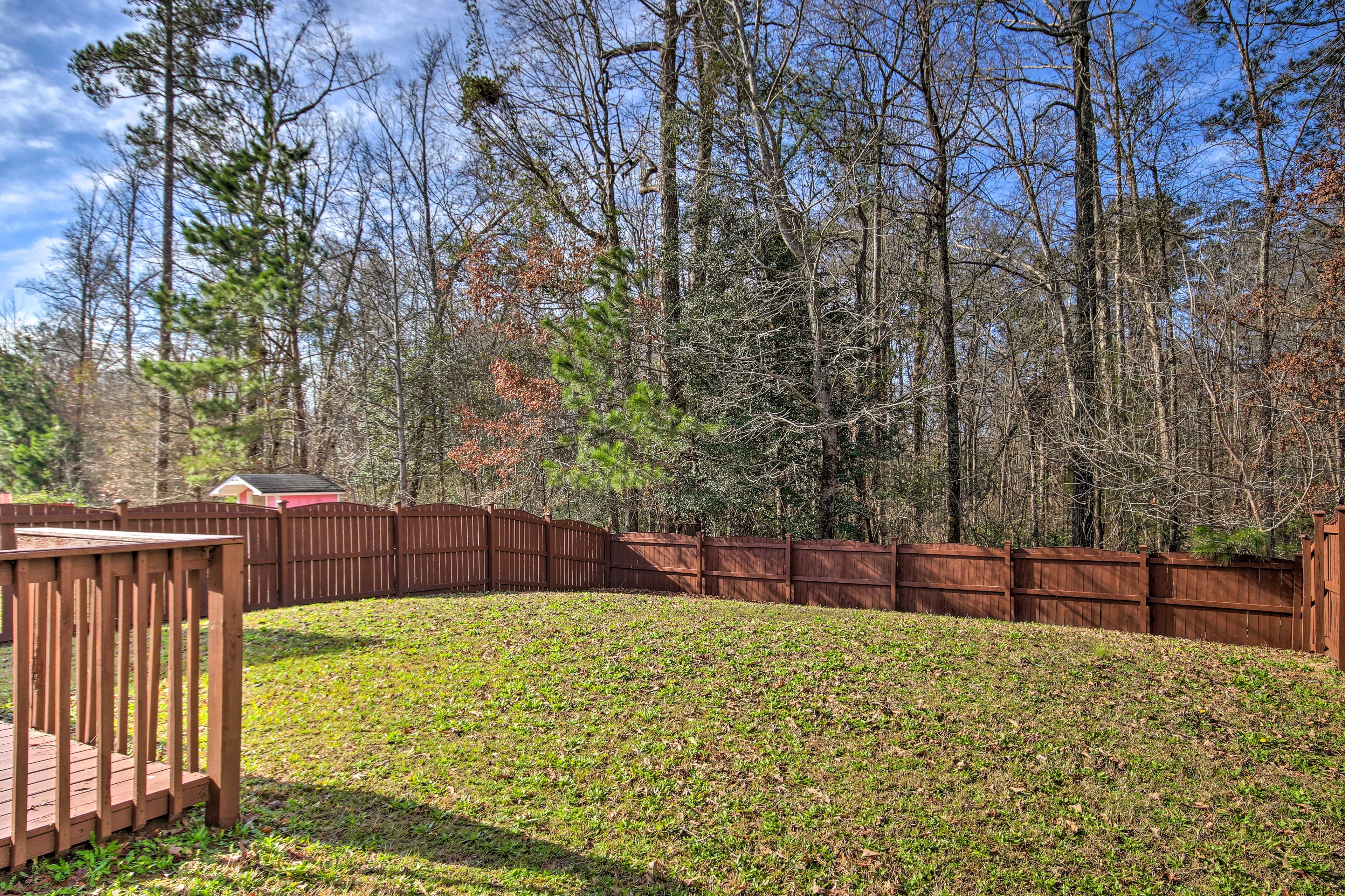 Private Yard | Deck