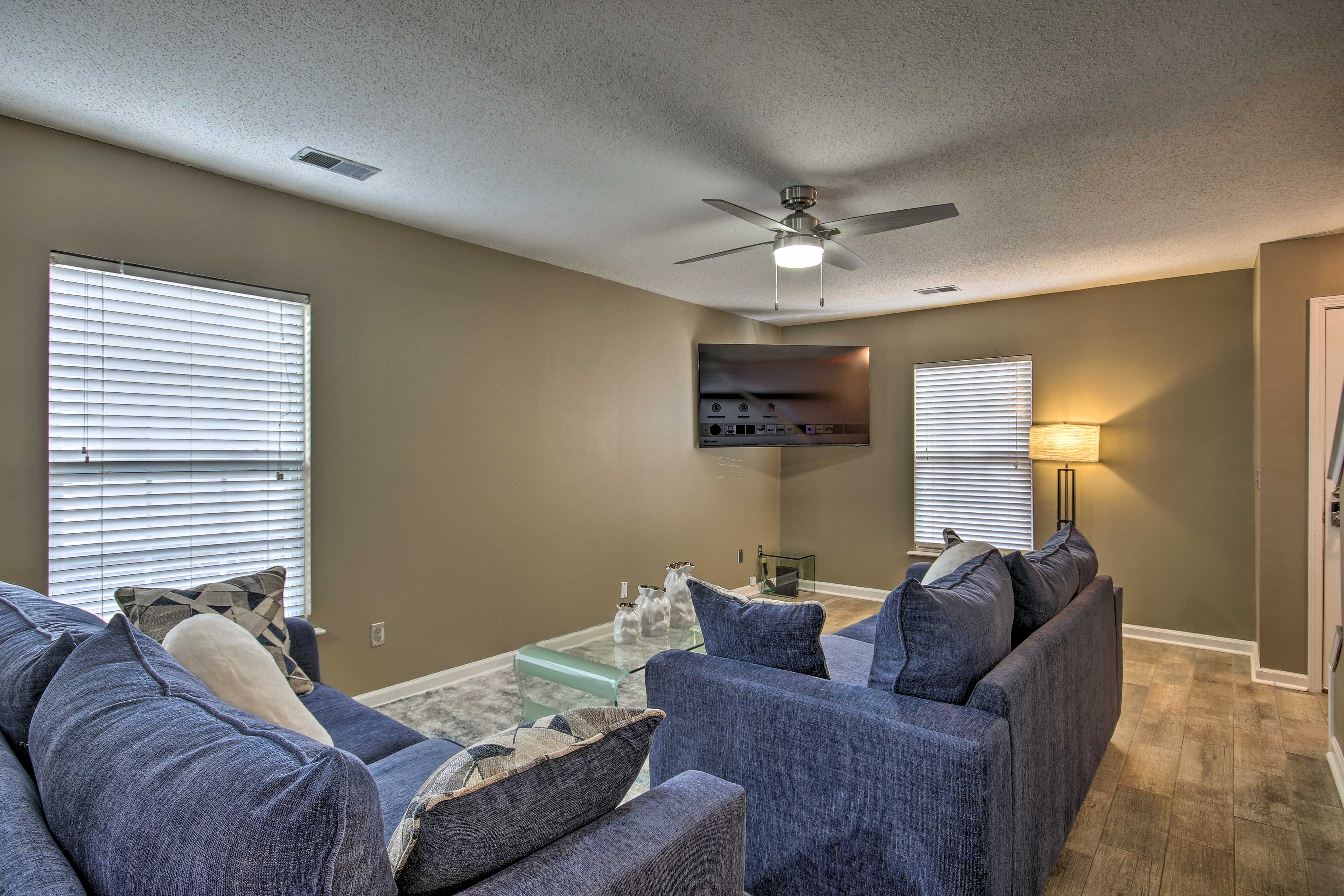 Living Room | Smart TV | Free WiFi