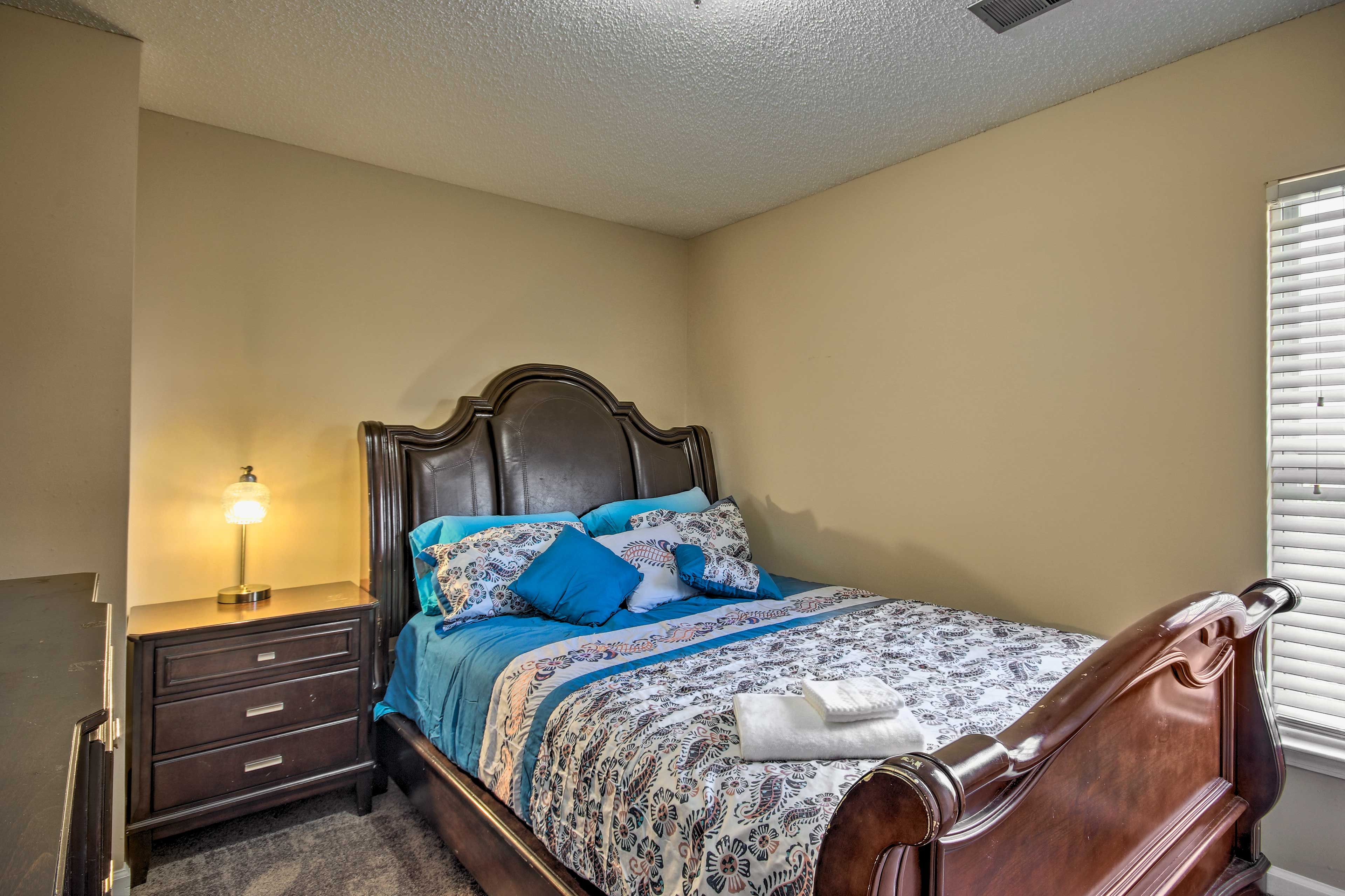 Bedroom 3 | Queen Bed
