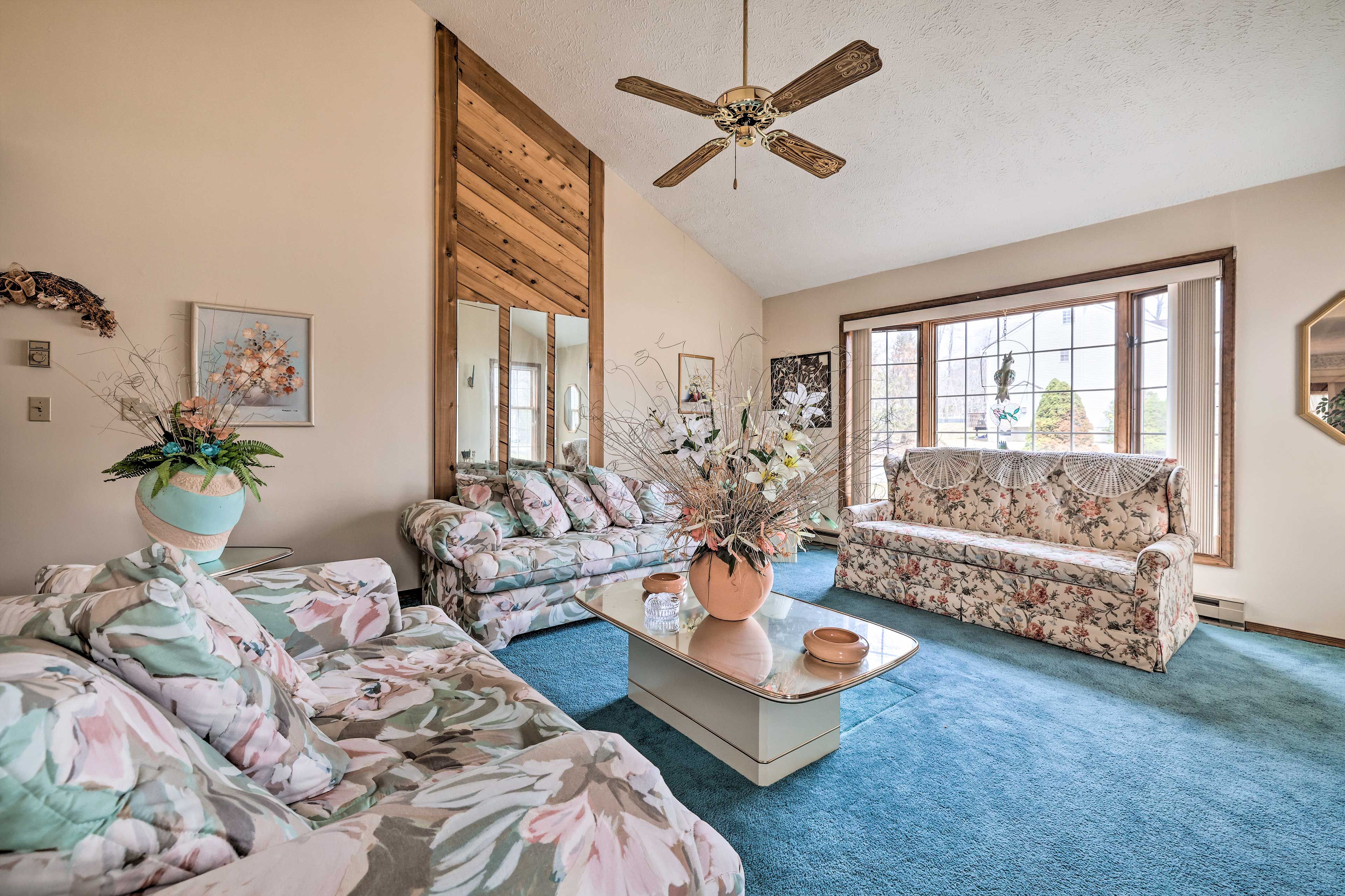 Living Room | Sleeper Sofa | Gas Fireplace