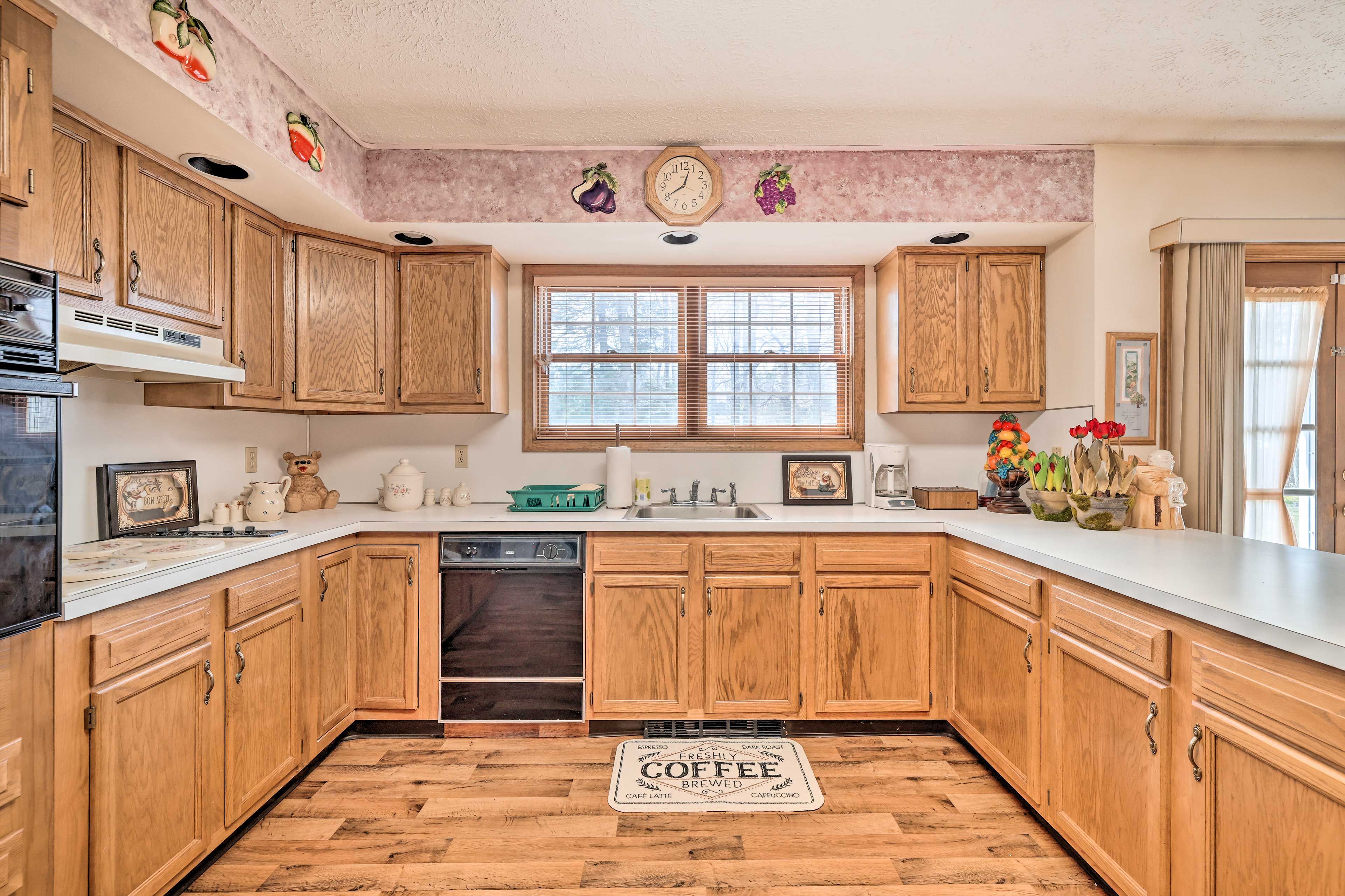 Kitchen | 2nd-Floor Bedrooms/Showers | Towels & Linens | Free WiFi