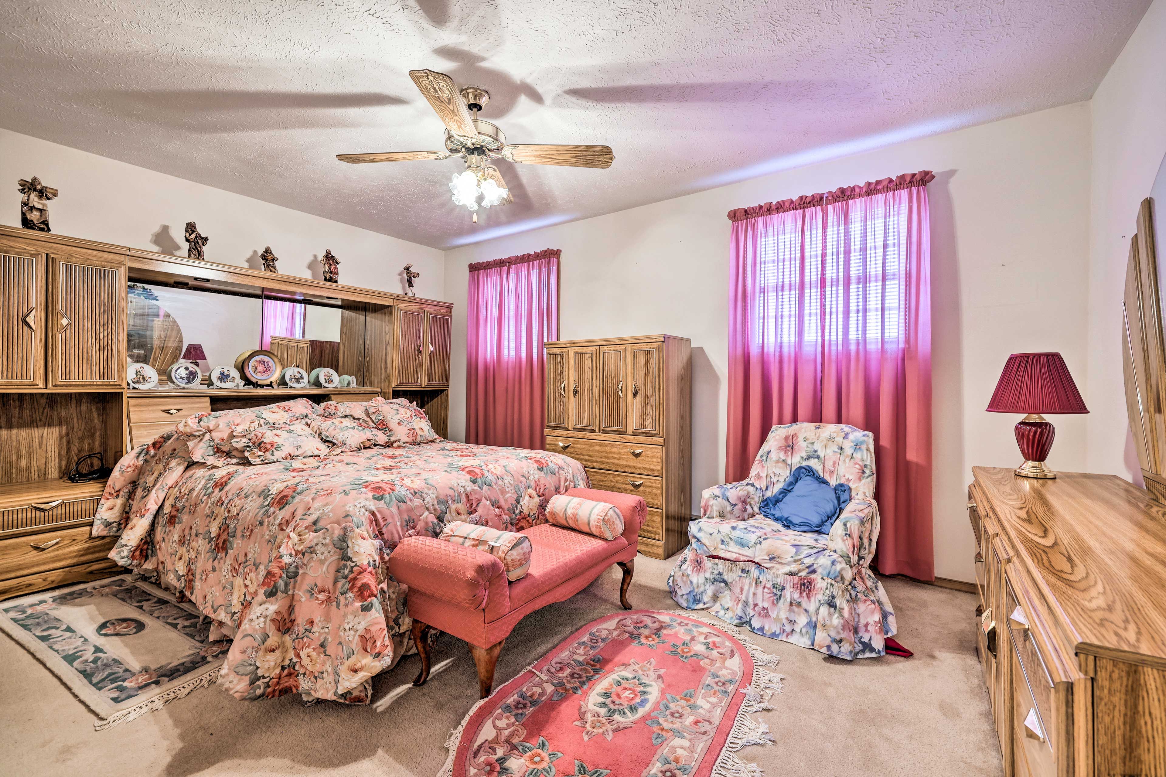 Bedroom 1 | Queen Bed | 2nd Floor