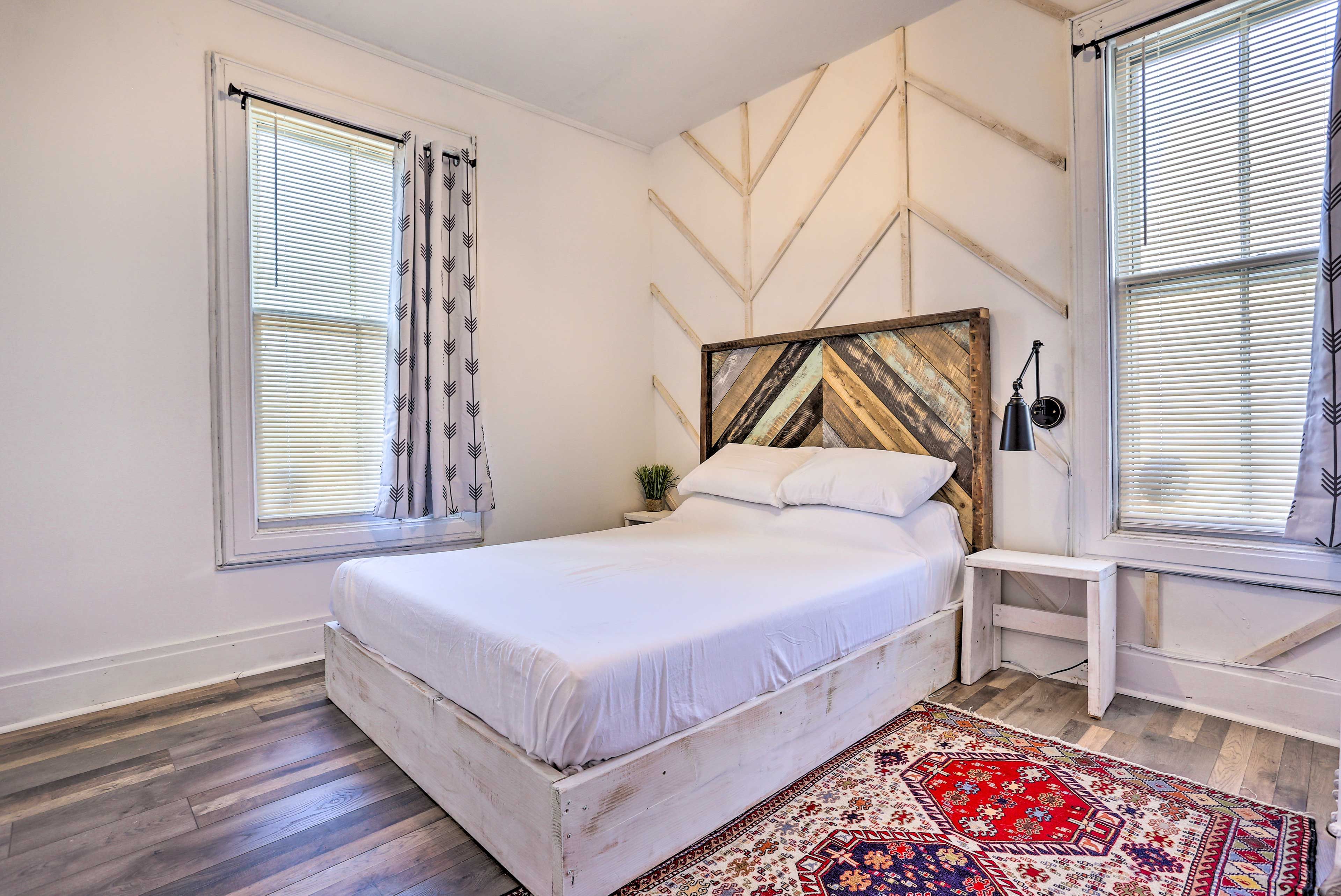 Bedroom | Queen Bed