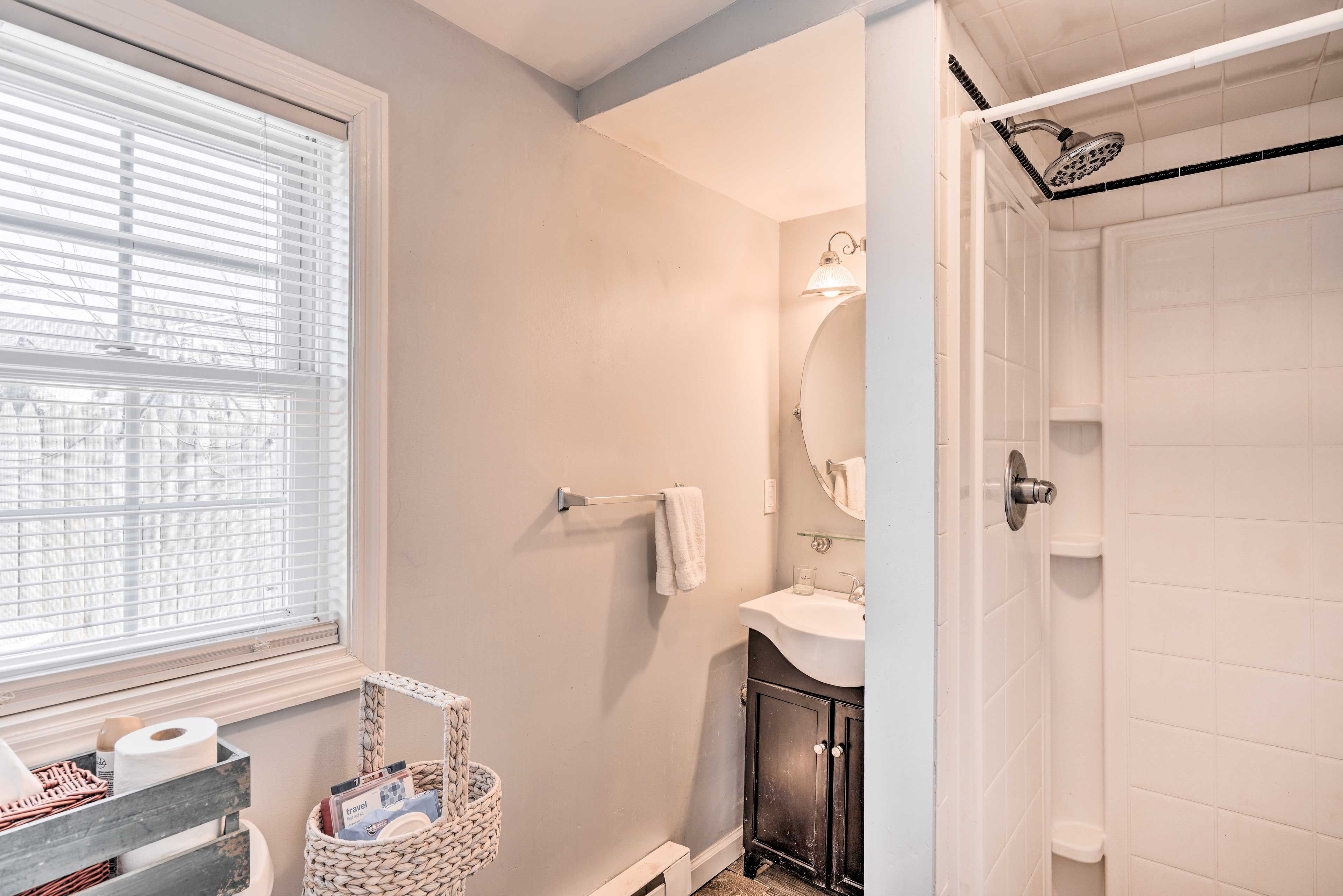 Full Bath | Complimentary Toiletries