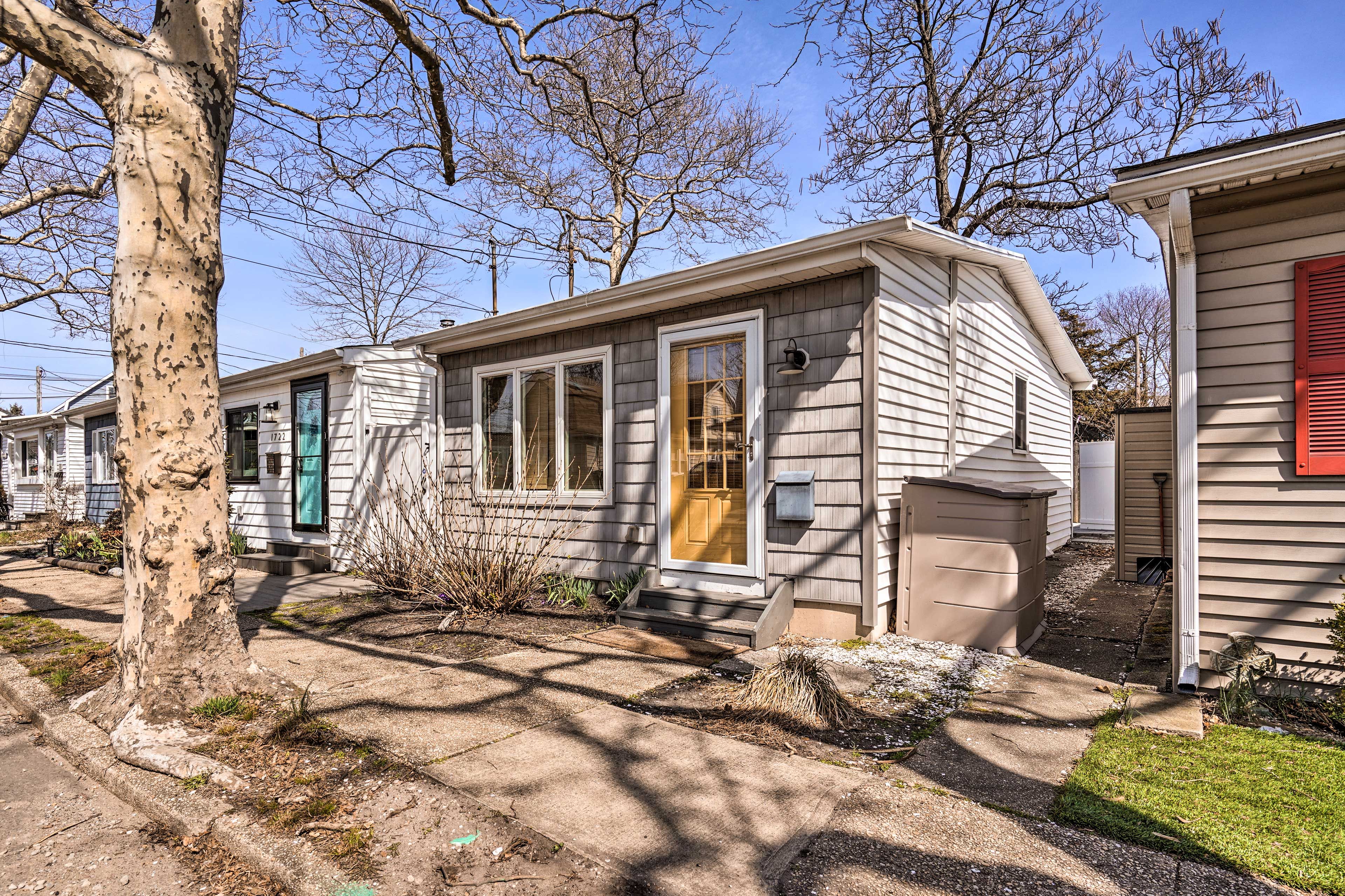 House Exterior | Free Street Parking
