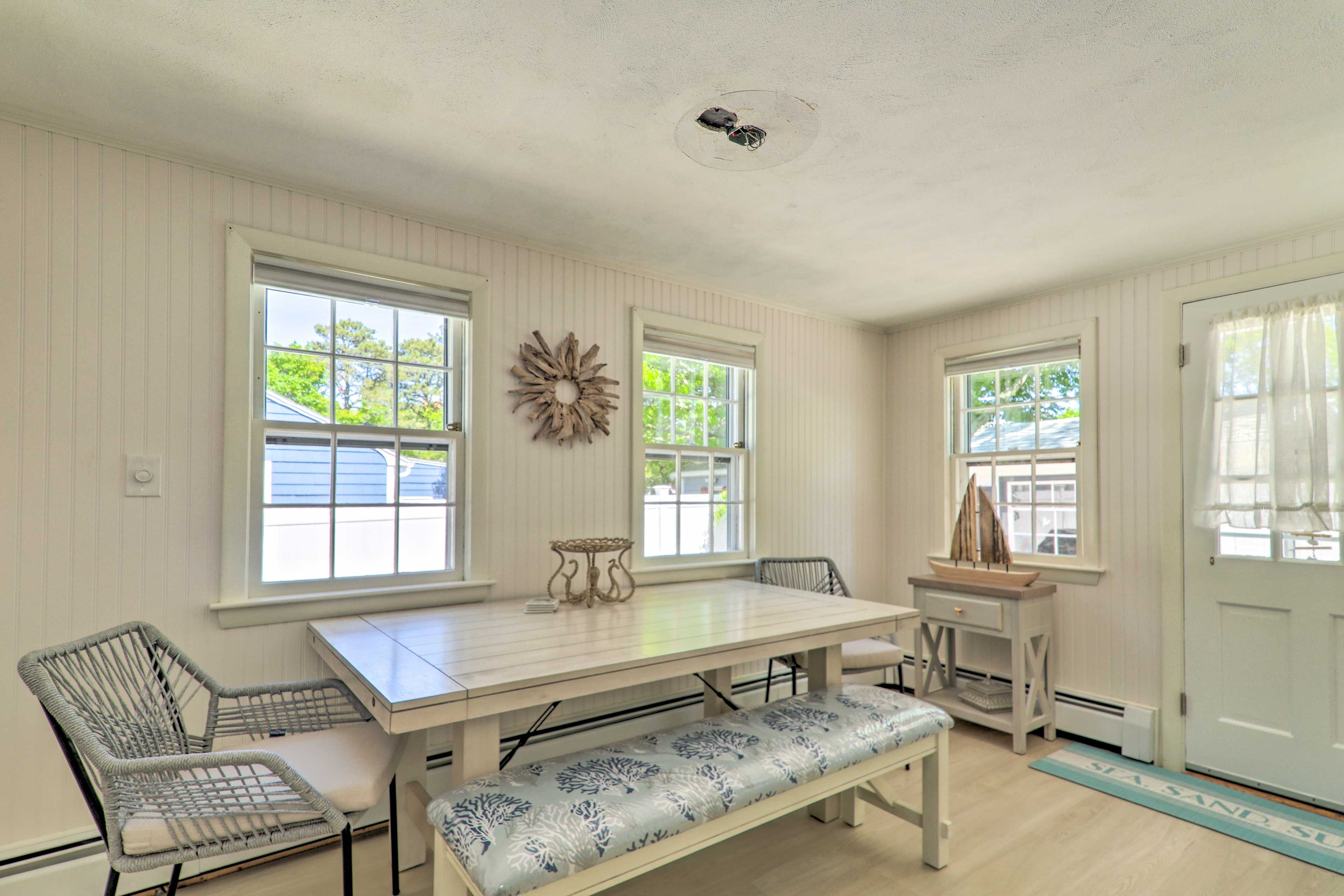 Dining Room | Dishware/Flatware Provided