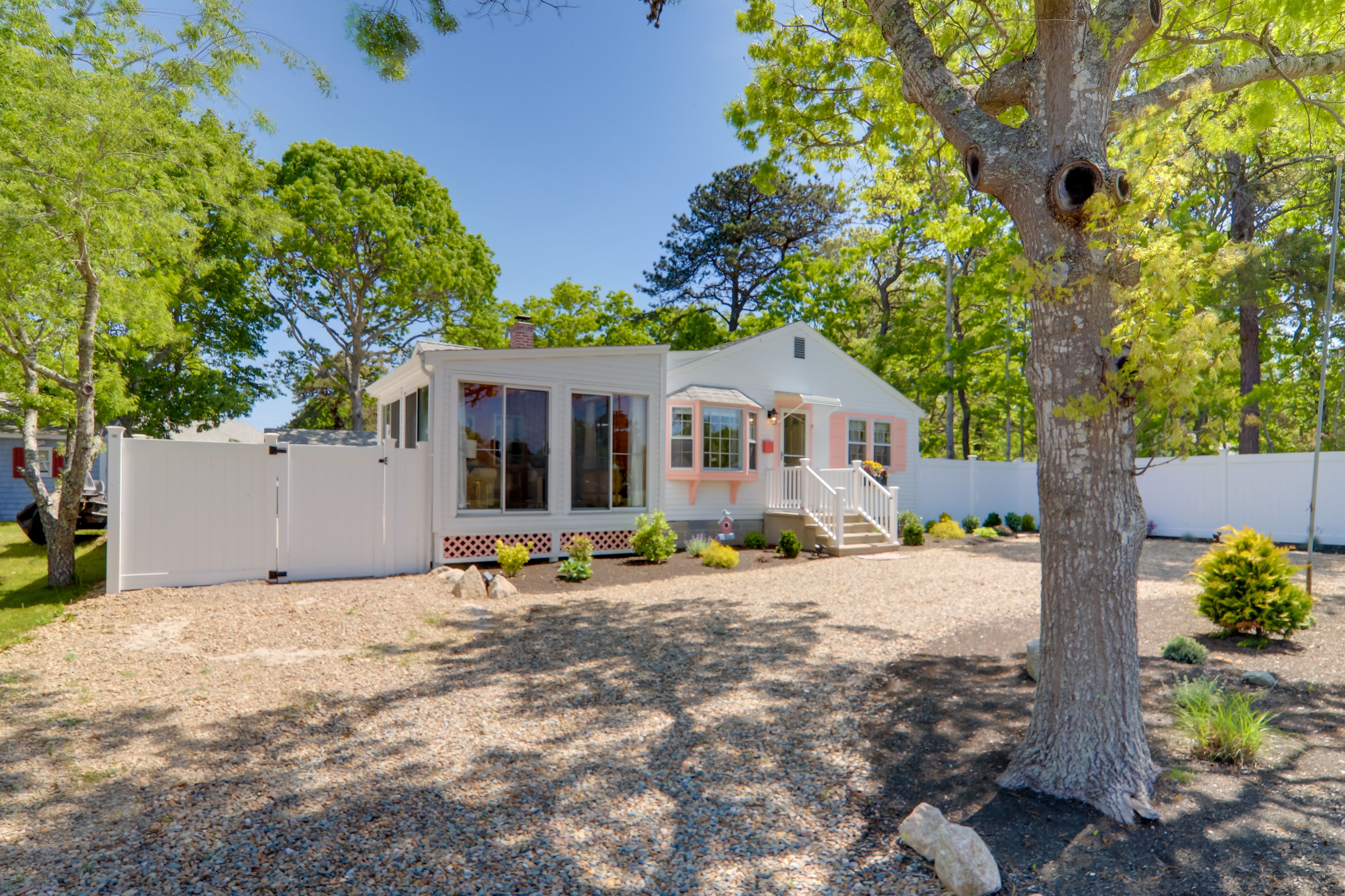 Parking | Driveway (6 Vehicles)