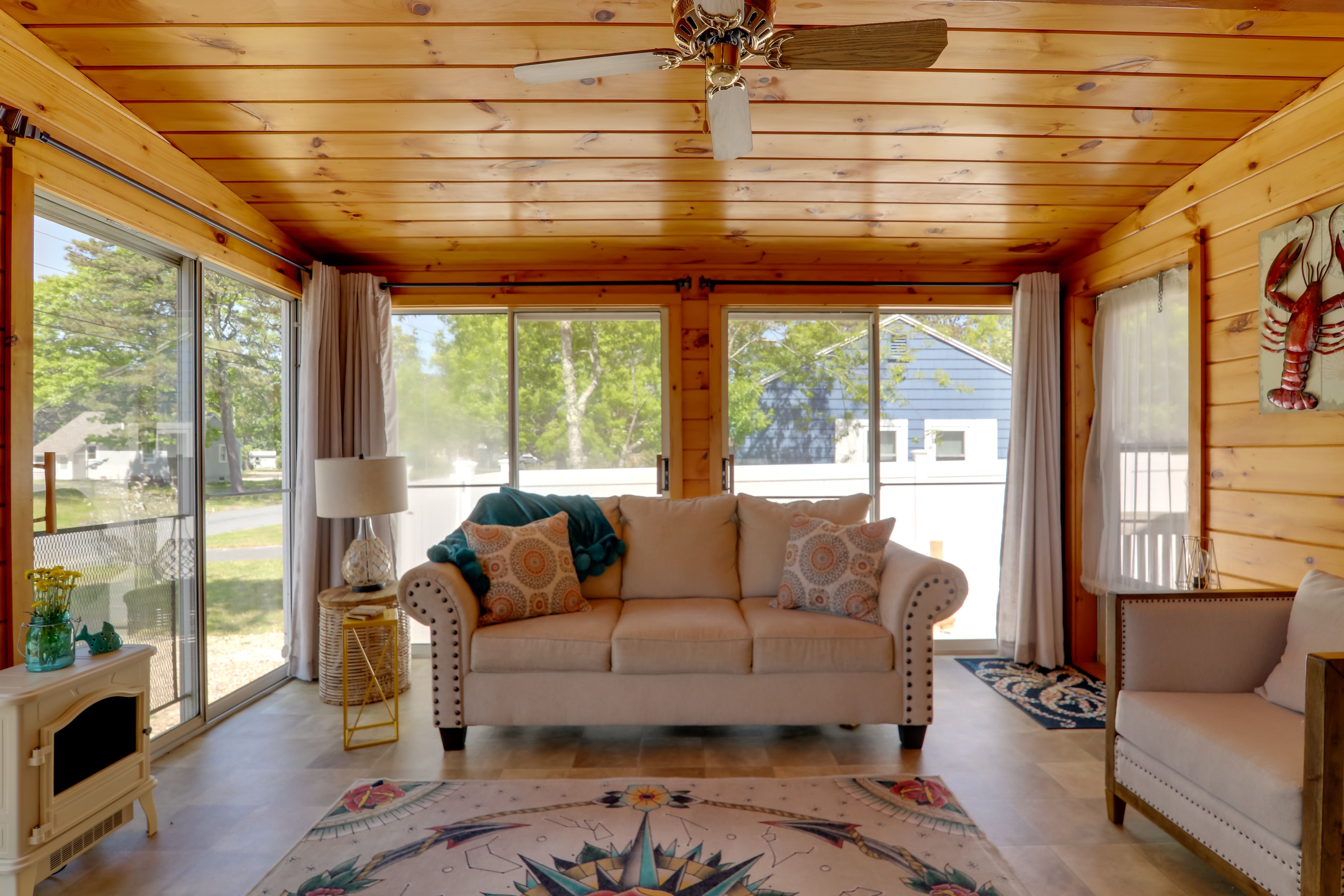 Sunroom | Sleeper Sofa | Books | Board Games | Free WiFi