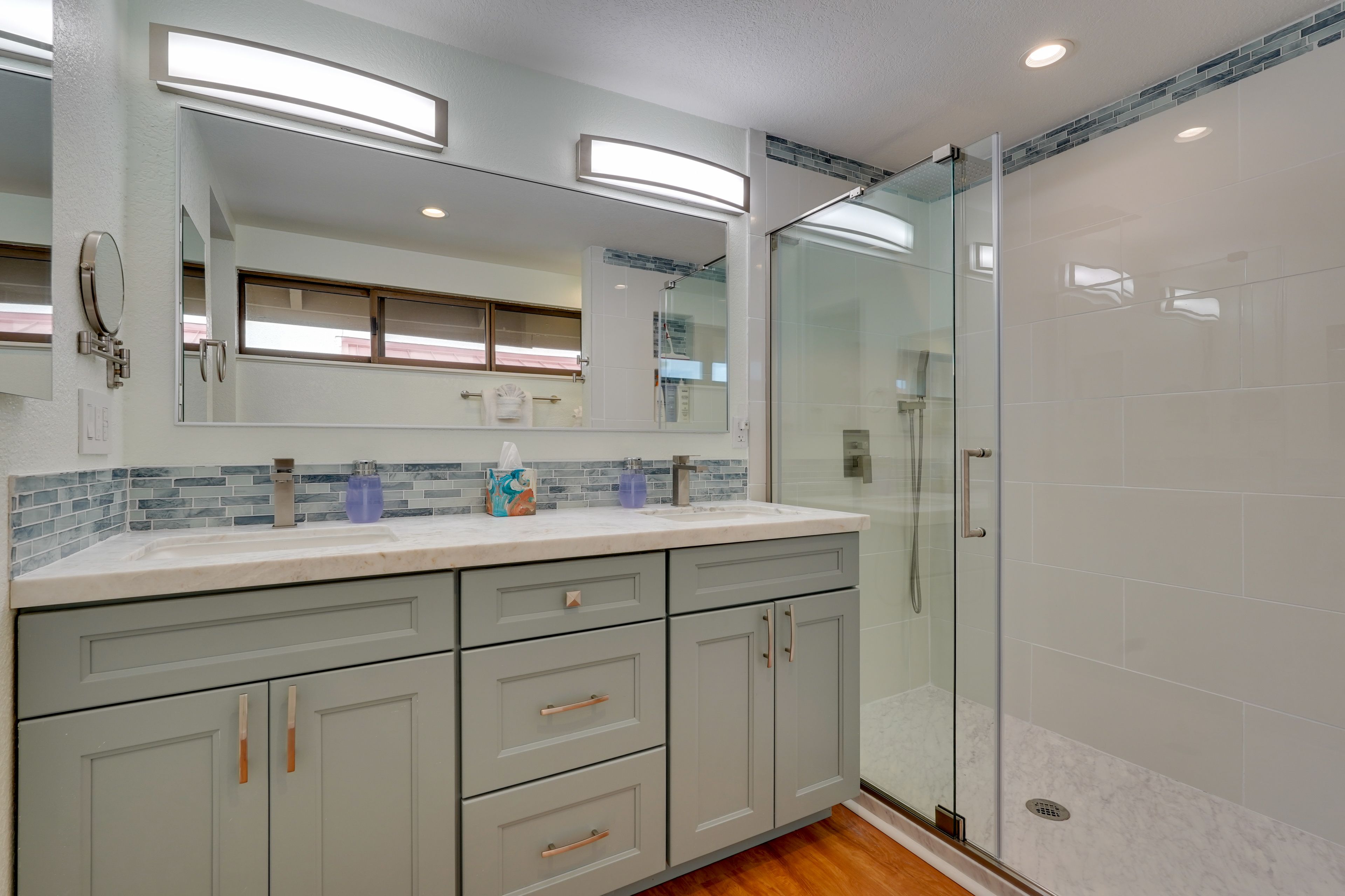 Full Bathroom | Complimentary Toiletries