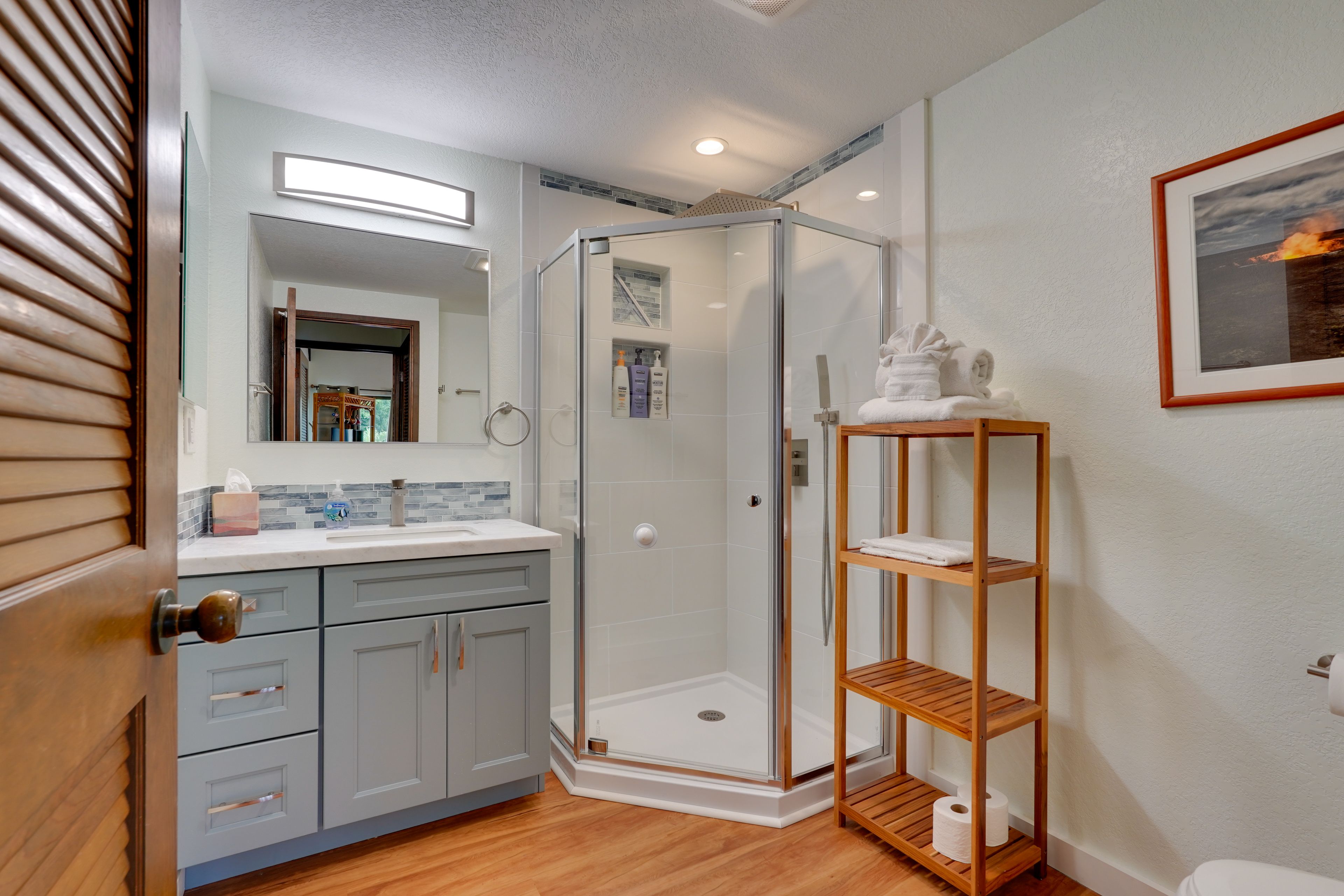 Full Bathroom | Towels Provided