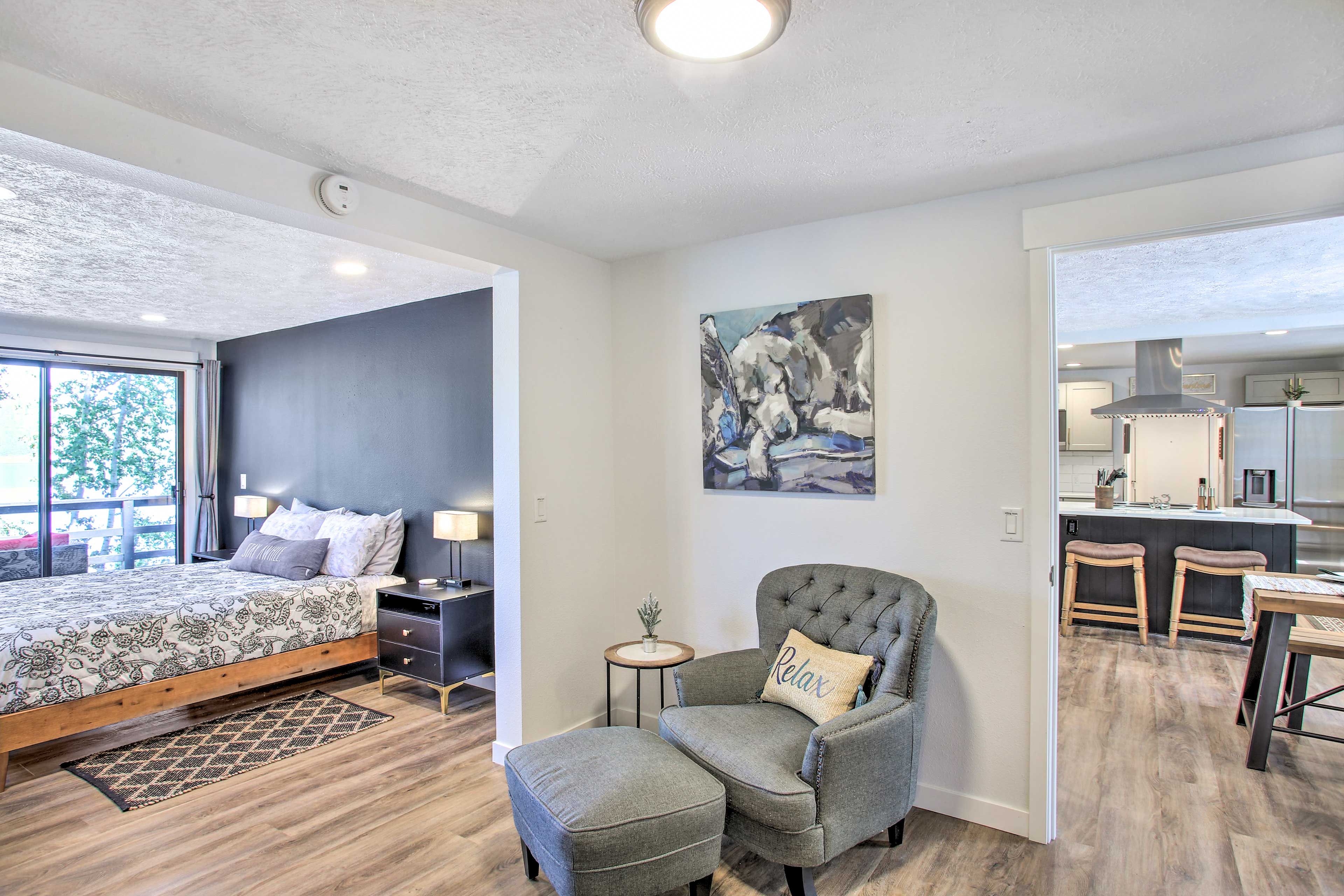 Bedroom 1 | Queen Bed | Linens Provided | Smart TV | Electric Fireplace