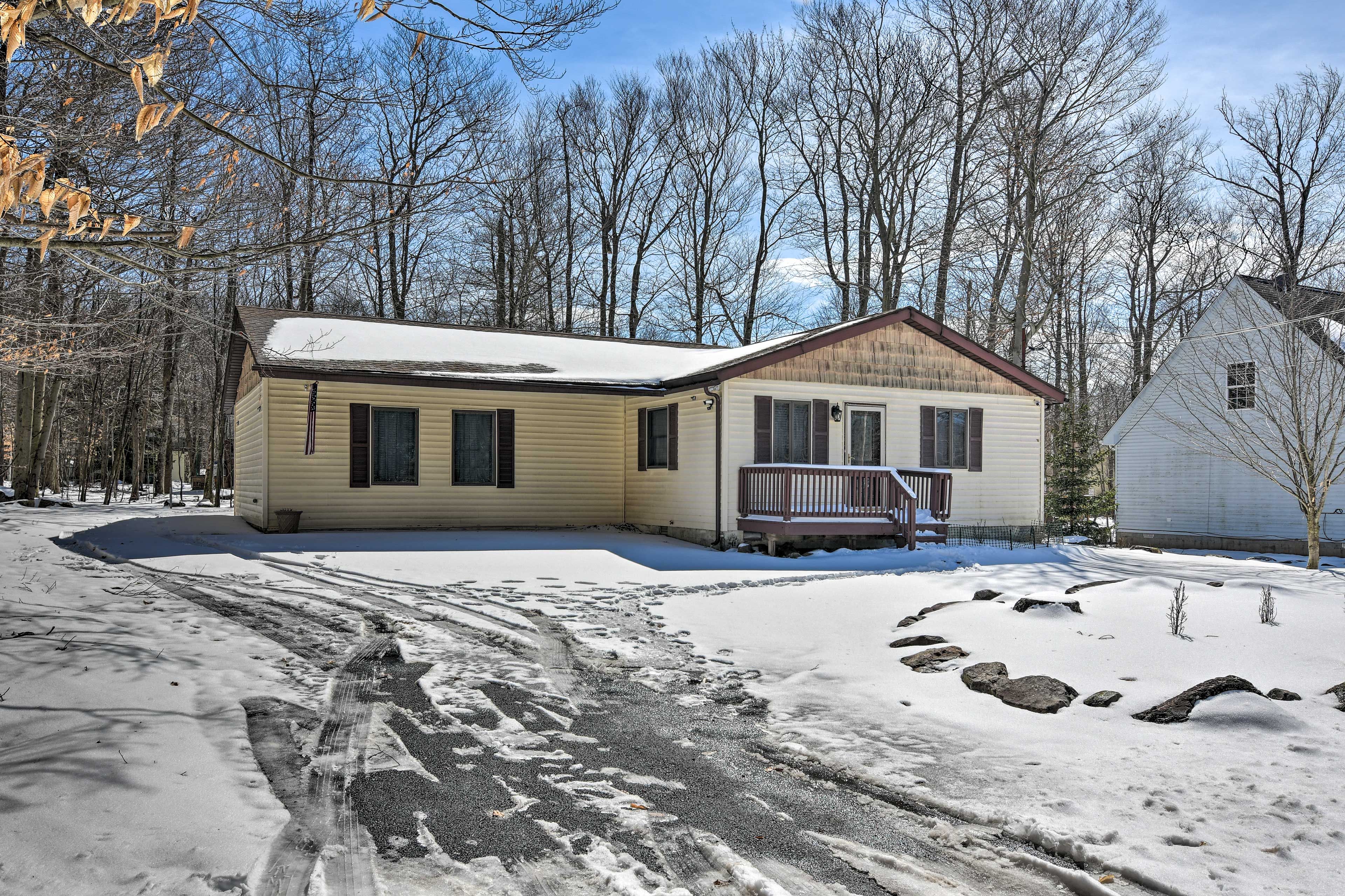 Property Exterior | Driveway (4 Vehicles) | Free Street Parking