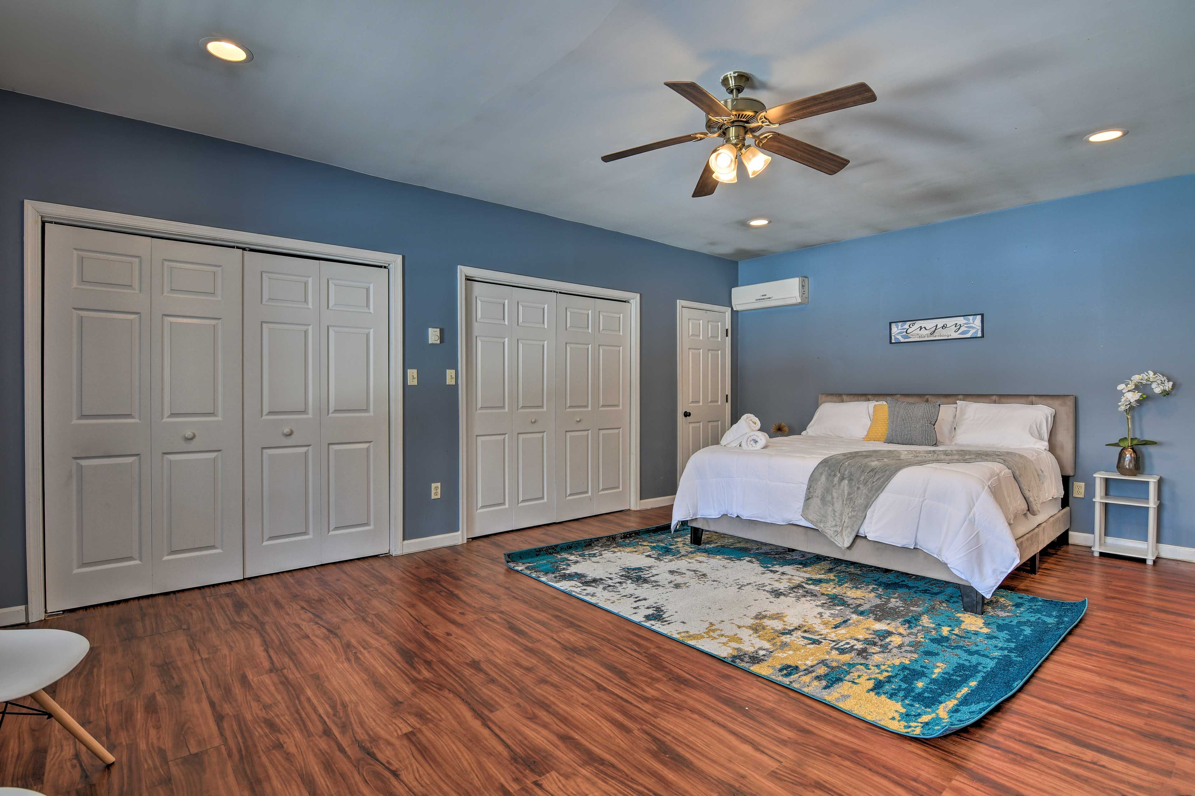 Bedroom 1 | King Bed