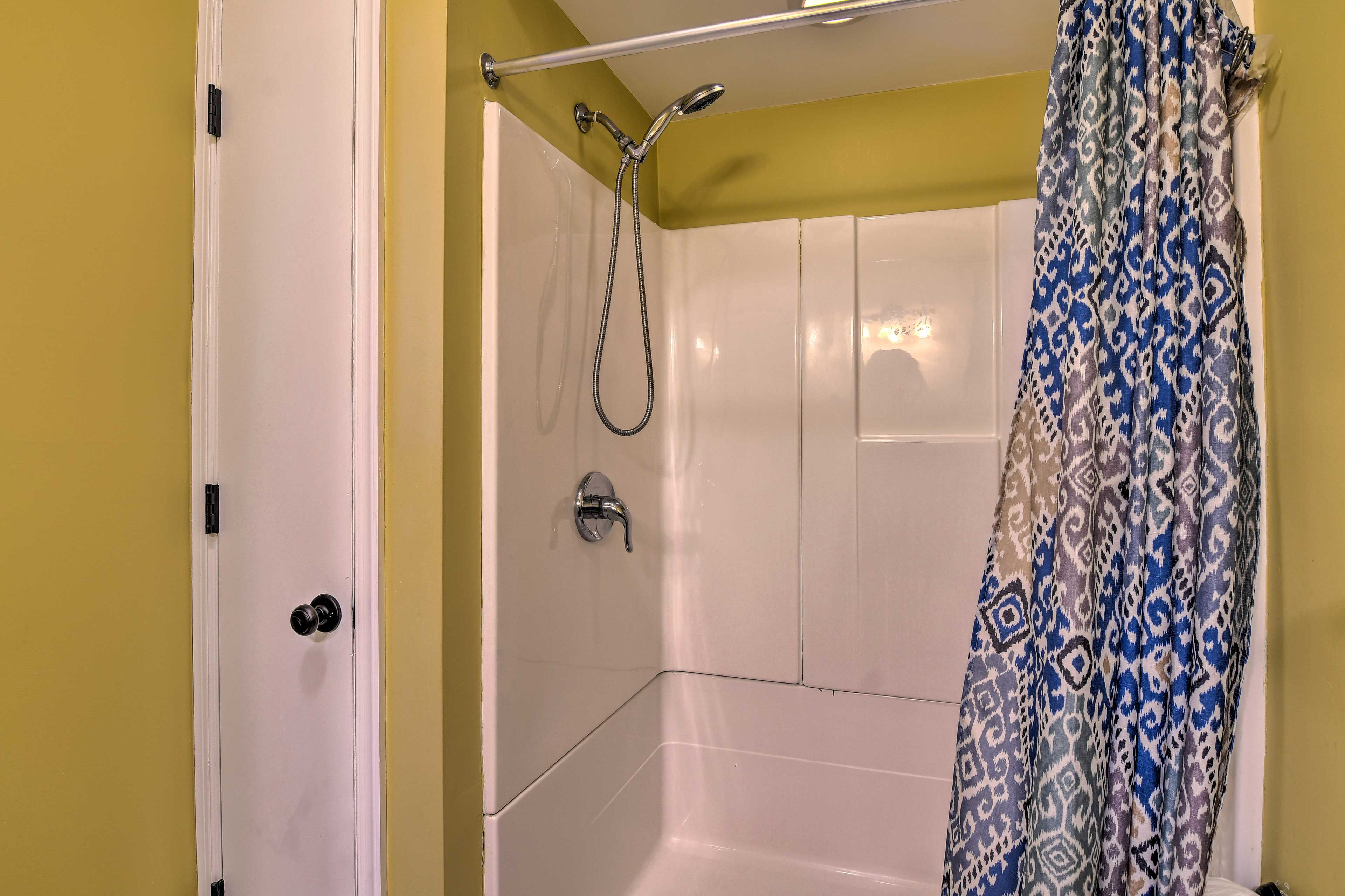En-Suite Bathroom | Complimentary Toiletries