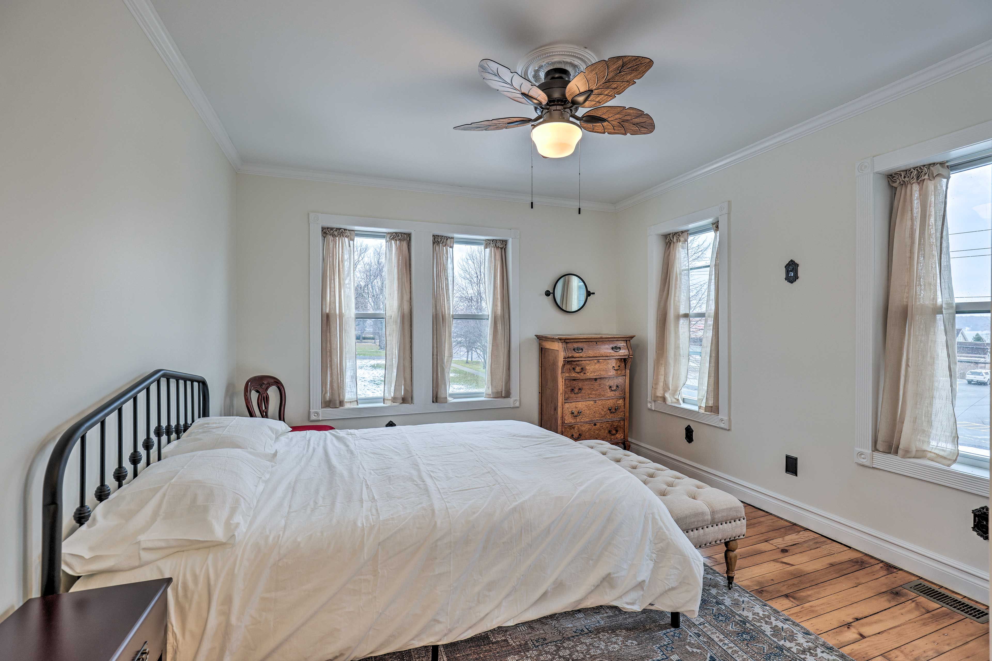 Bedroom 1 | King Bed