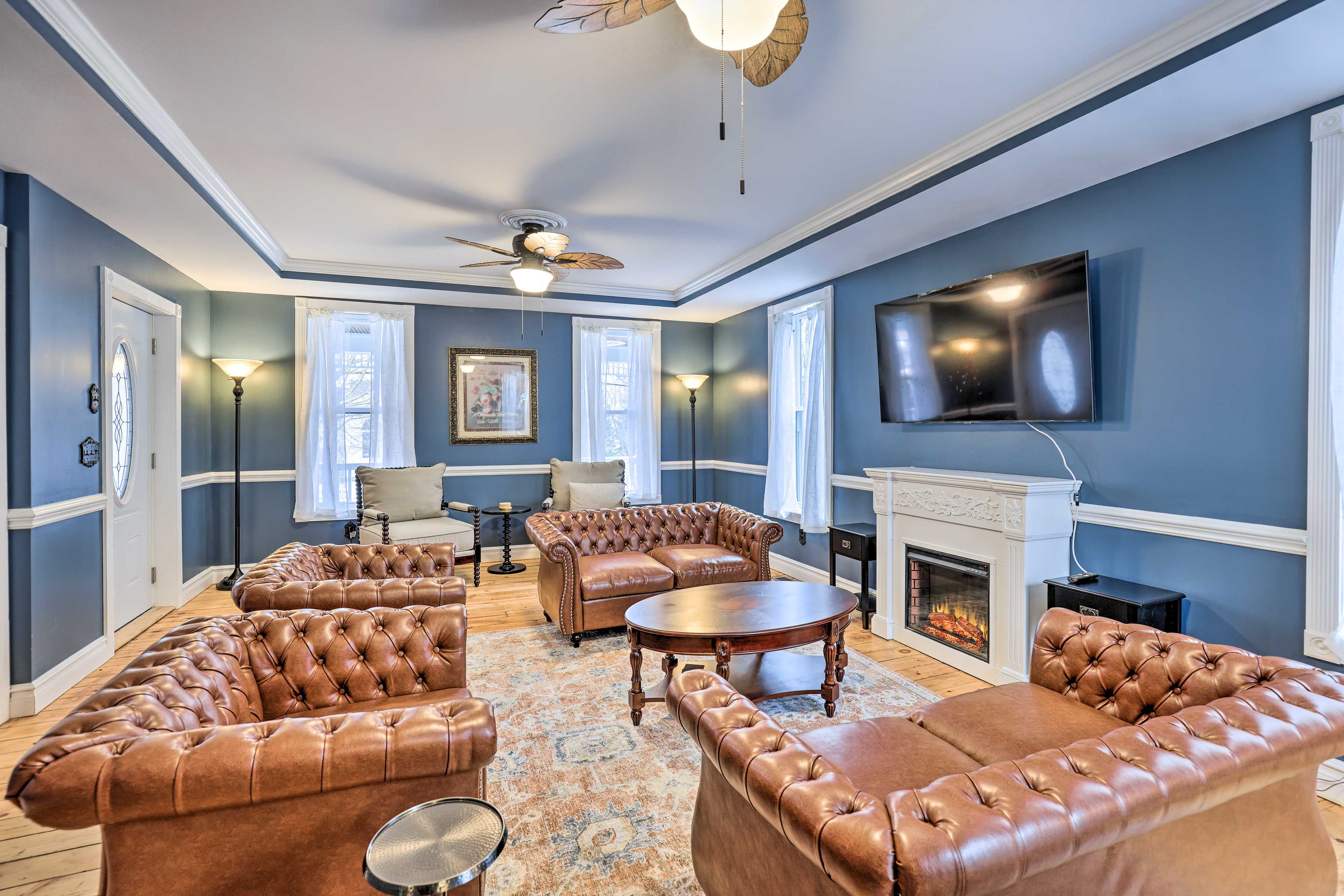 Living Room | Sleeper Sofa | Smart TV