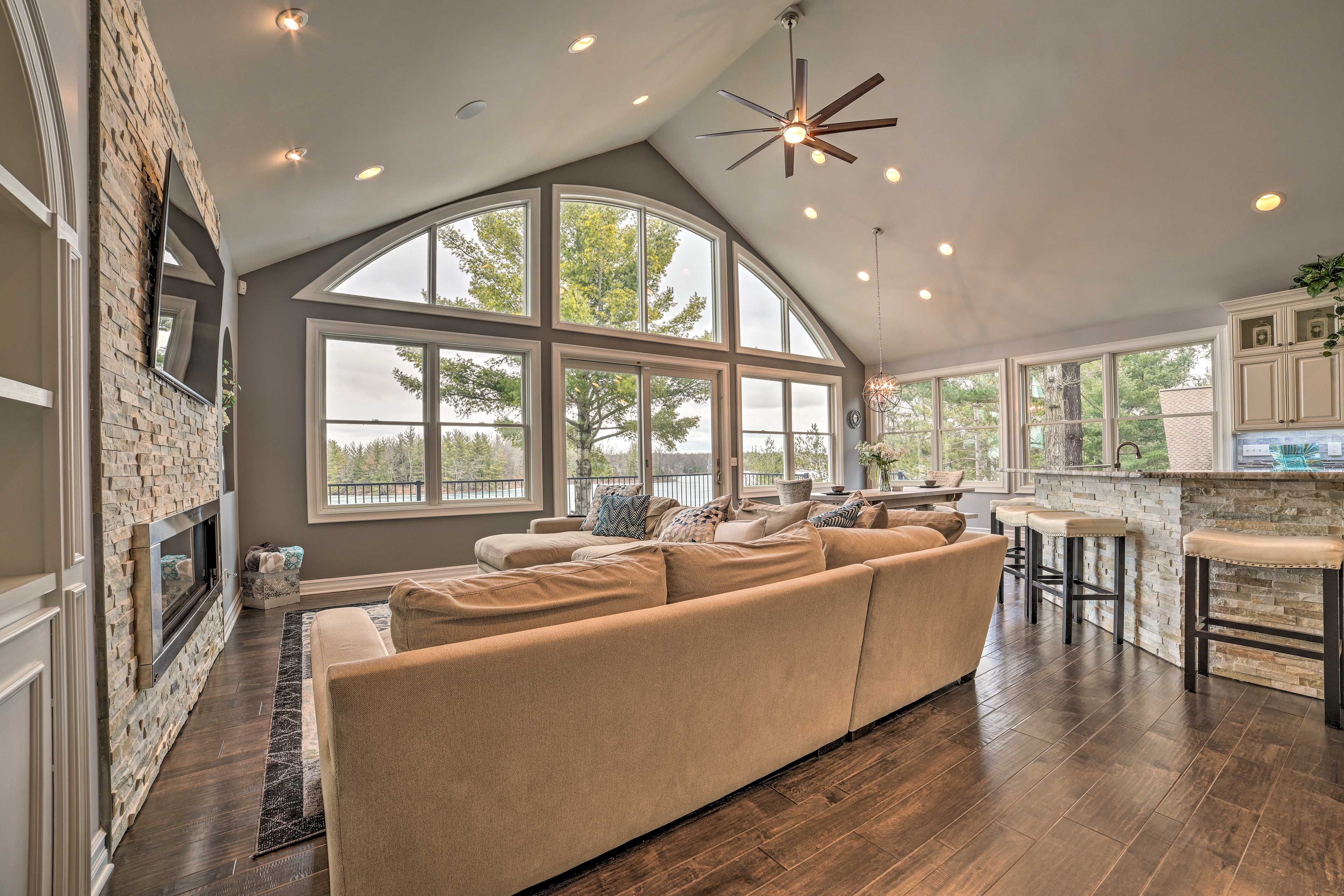 Living Room | Main Level | Smart TV