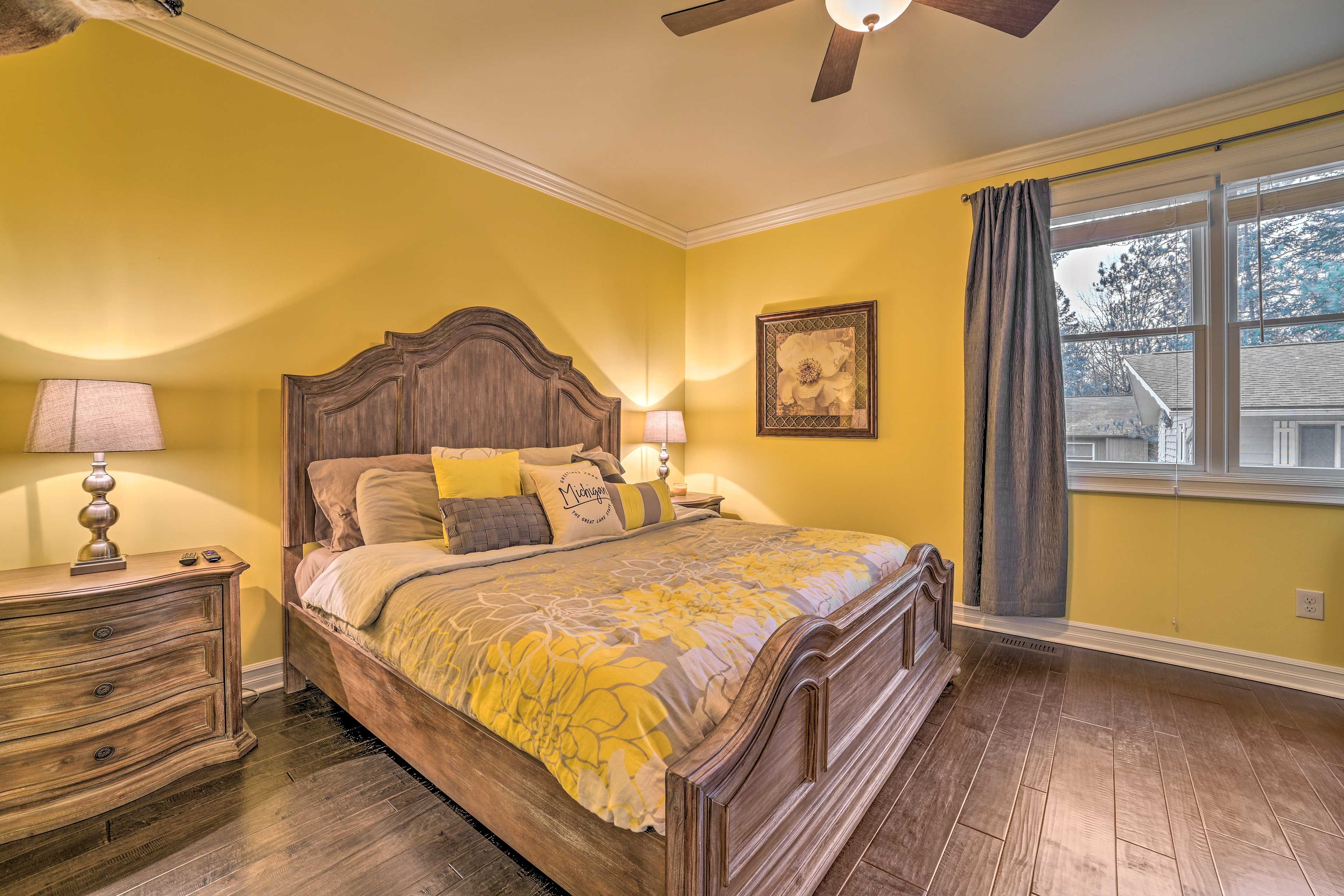 Bedroom 2 | King Bed | Main Level | Smart TV
